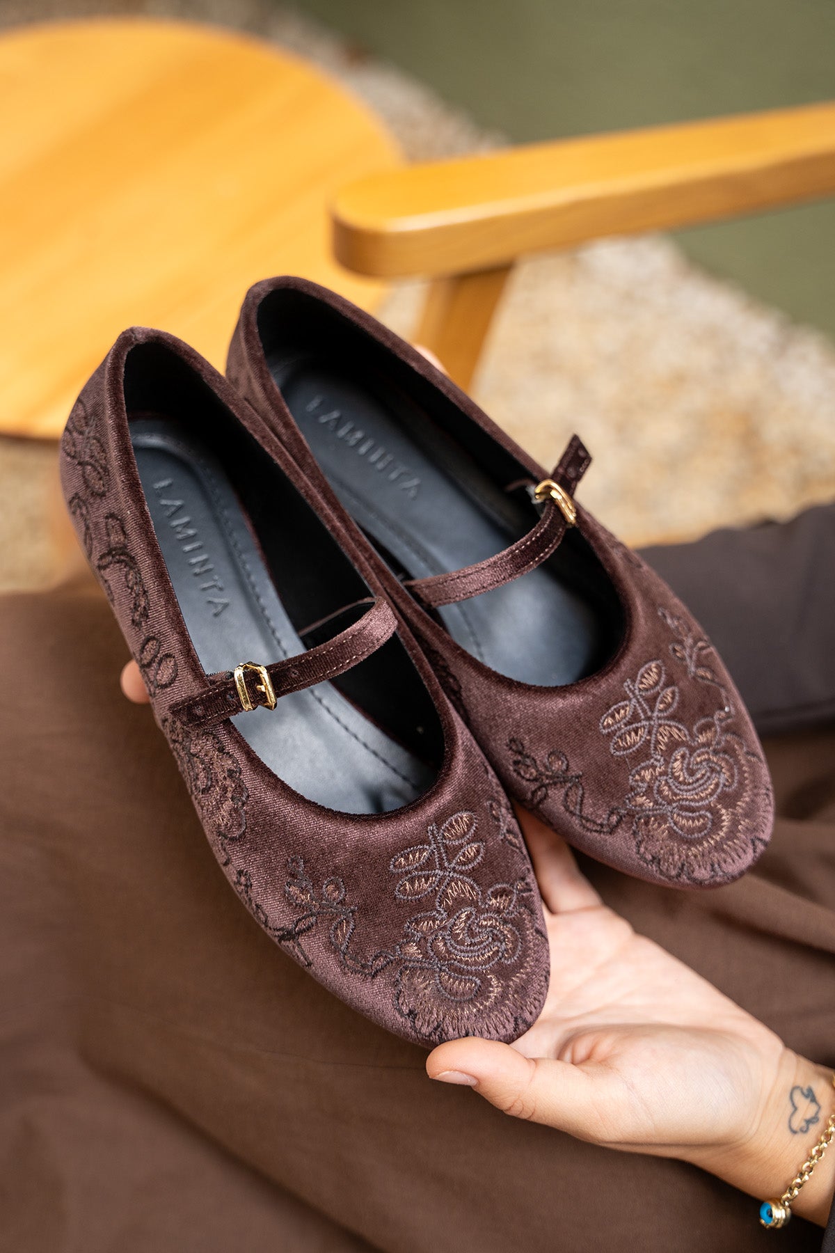 Semy Nakış Detaylı Babet - ACI KAHVE