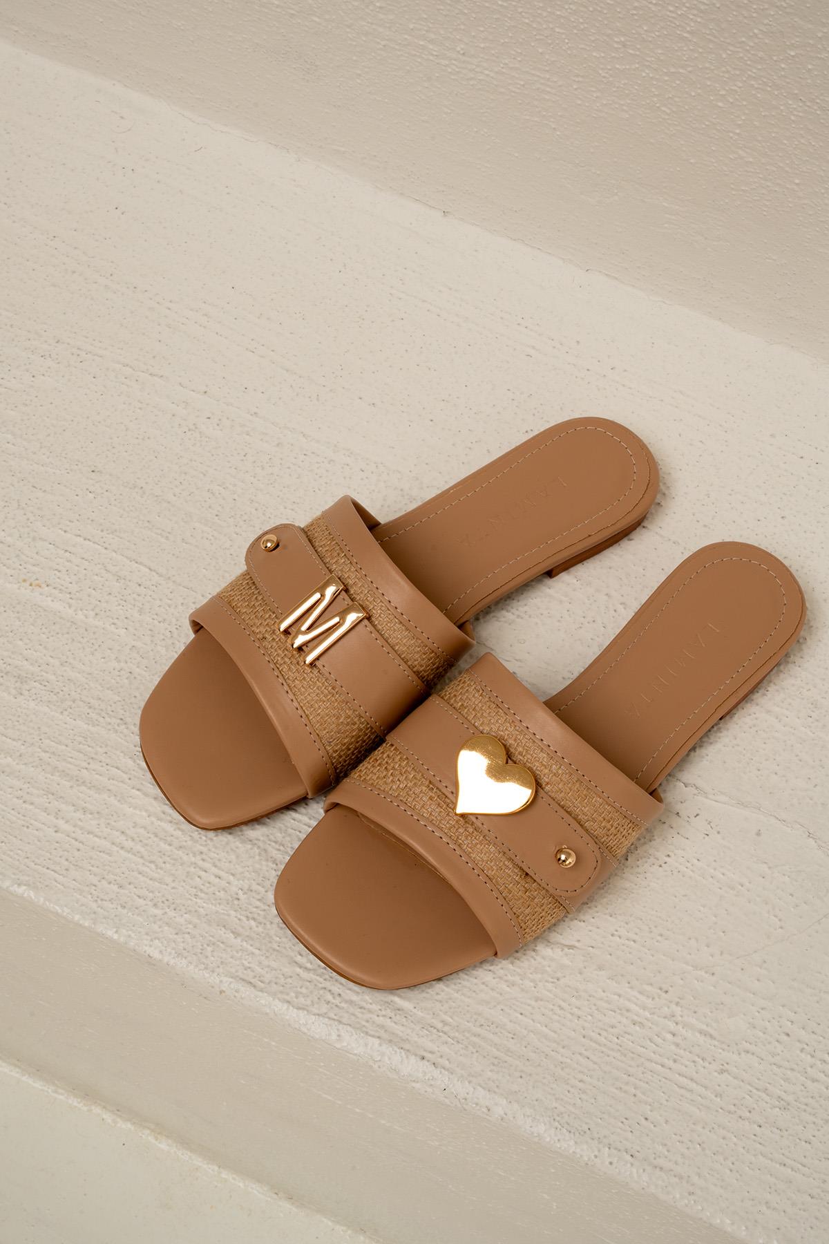 Vincenzo Charm Detaylı Hasır Terlik - NUDE