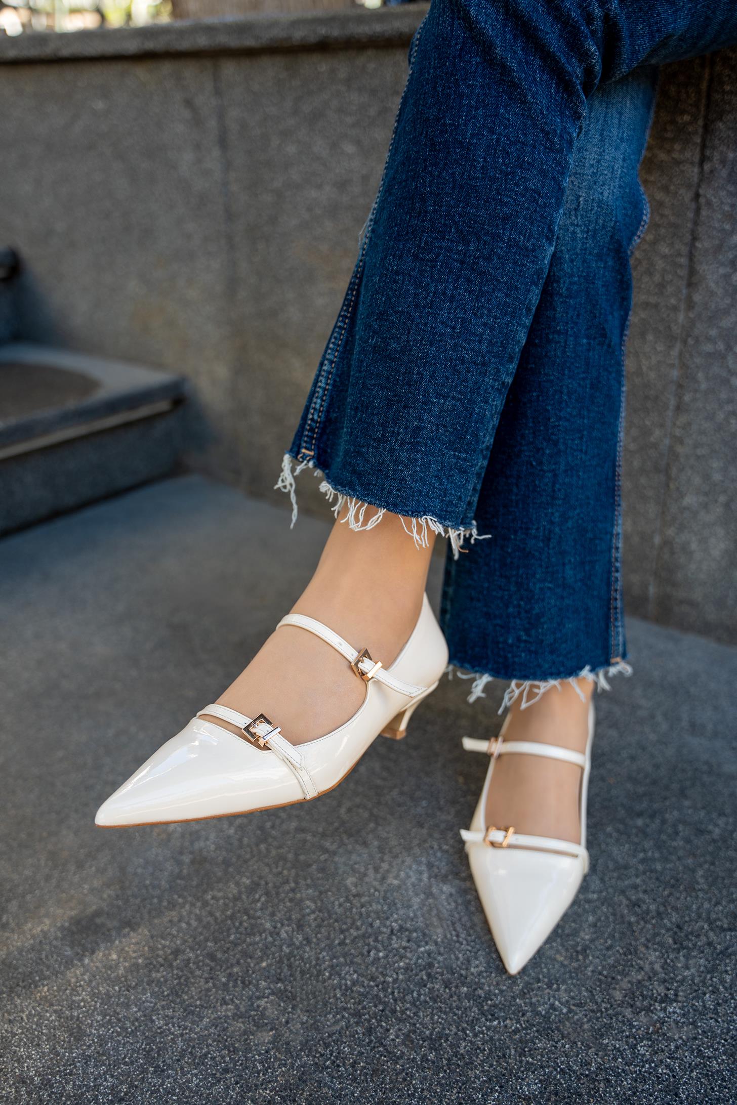 MOSCOW TOKA DETAYLI KADIN TOPUKLU AYAKKABI - EKRU RUGAN