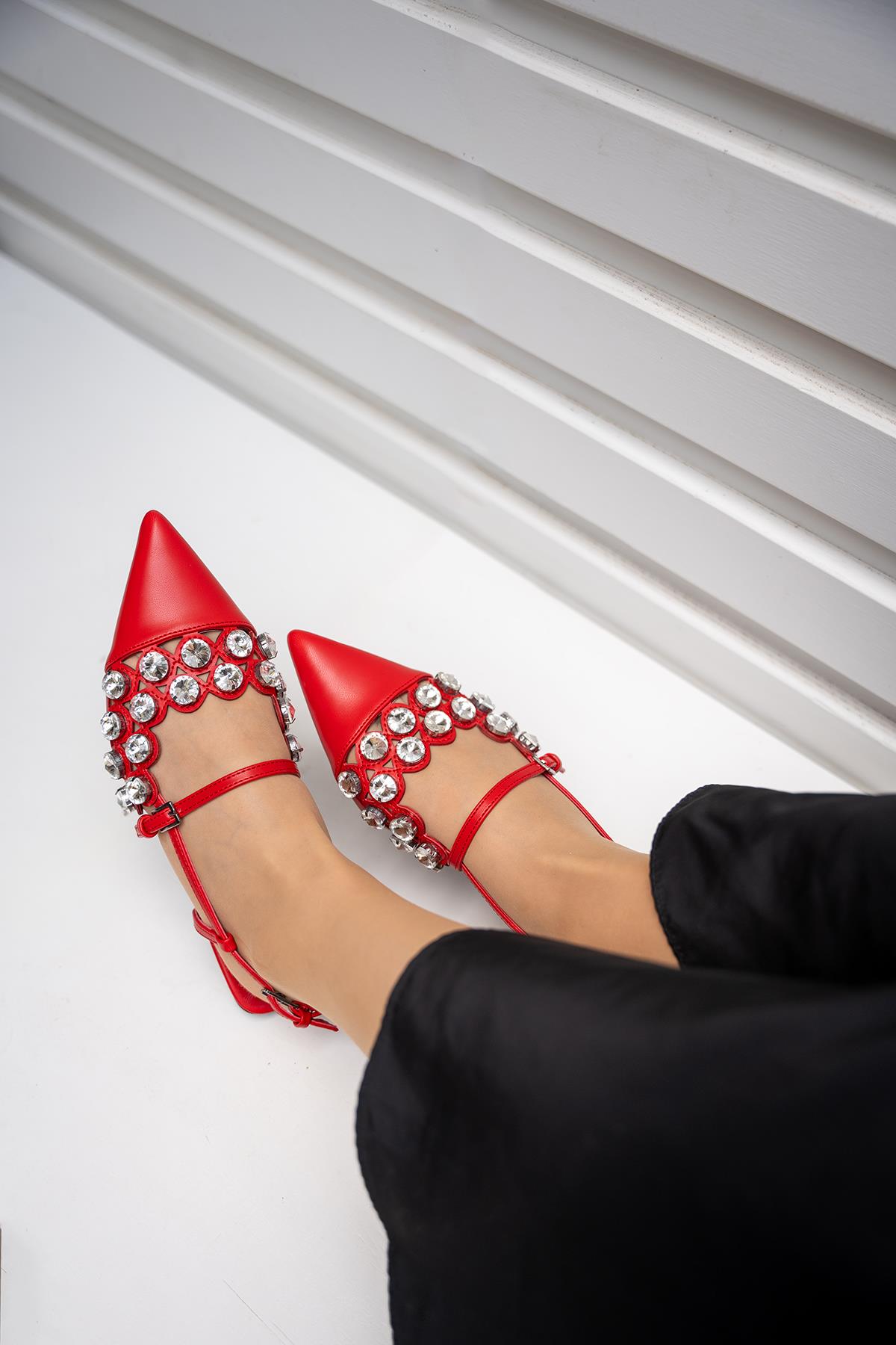 HALLEY SİVRİ BURUN TAŞLI BABET - KIRMIZI