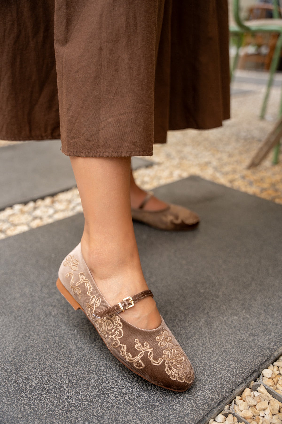 Semy Nakış Detaylı Babet - VİZON