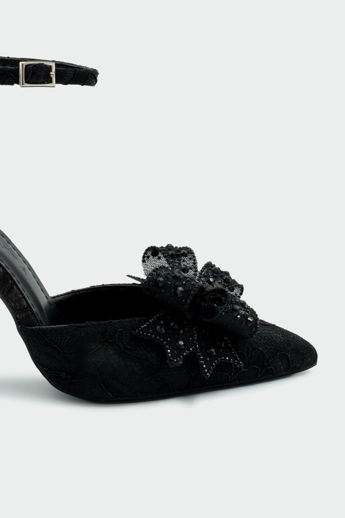 Rodop Taşlı Fiyonk Detaylı Kadın Topuklu Ayakkabı - SİYAH