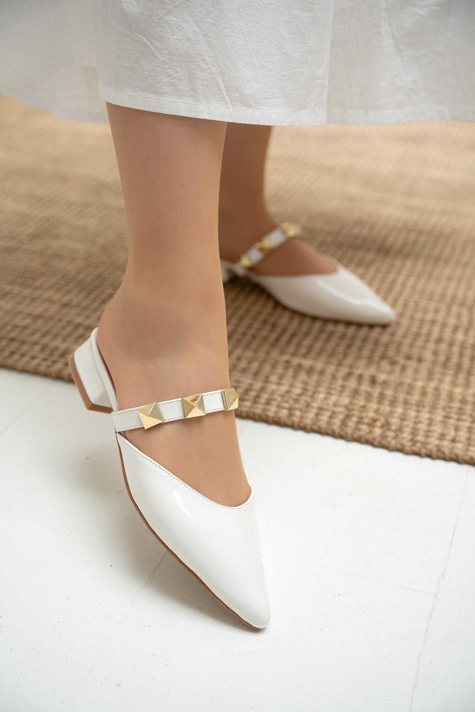 Ricco Zımba Detaylı Terlik - BEYAZ