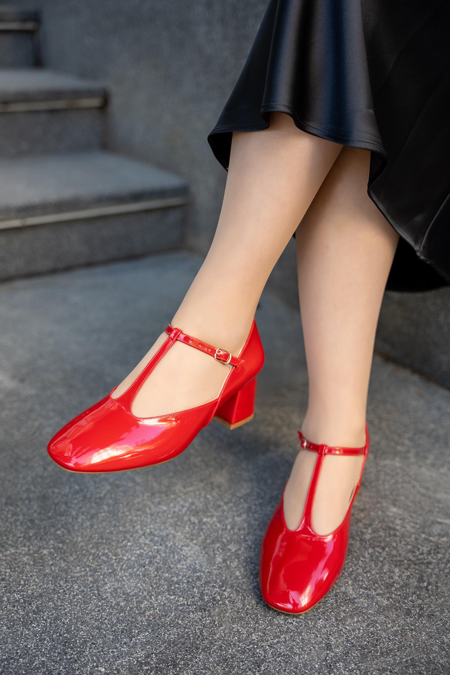 SUAREZ ŞERİT DETAYLI KADIN VİNTAGE TOPUKLU AYAKKABI - KIRMIZI RUGAN