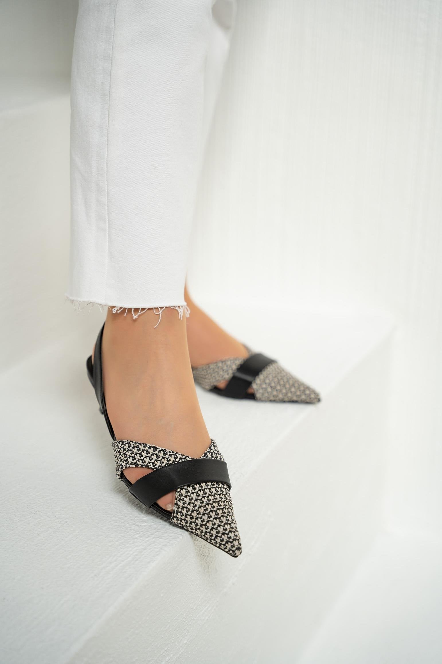 GEZY ASİMETRİK KESİM KADIN TOPUKLU AYAKKABI - SİYAH HASIR