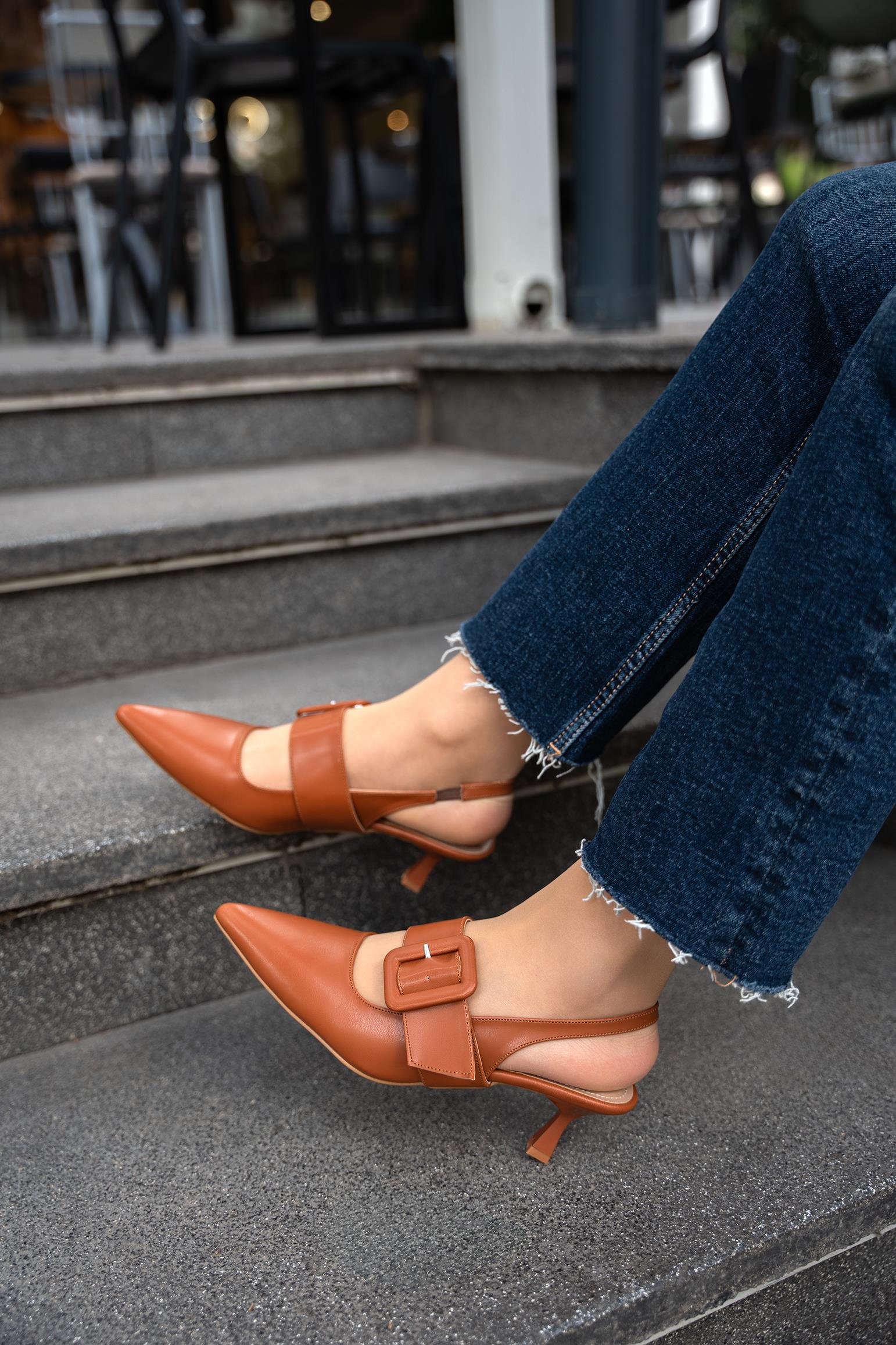 DOBY TOKA DETAYLI KADIN TOPUKLU AYAKKABI - TABA DERİ