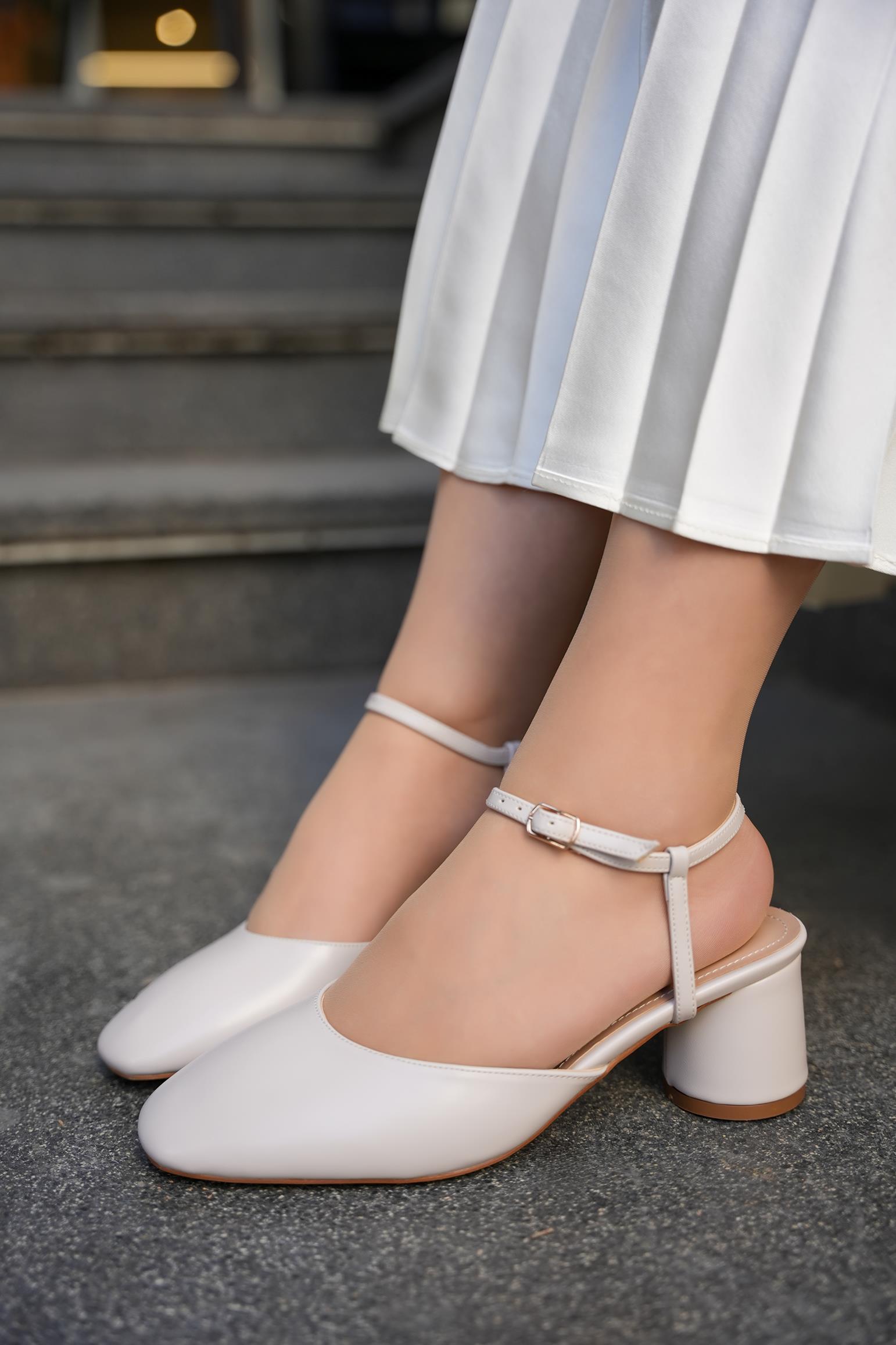 EDDY TOKA DETAYLI TOPUKLU AYAKKABI - KREM