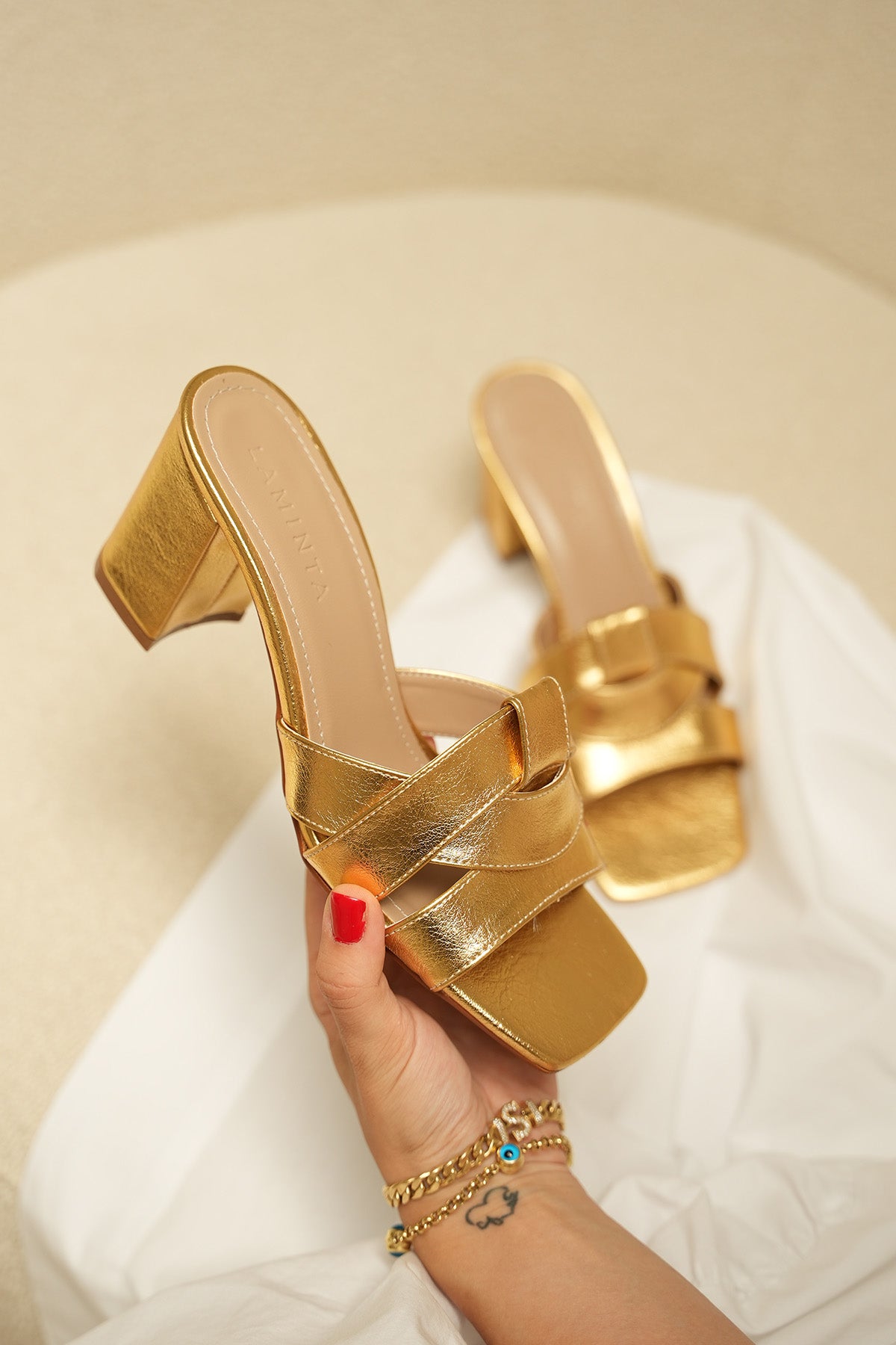 Sofia Asimetrik Kesim Kalın Topuklu Terlik - GOLD