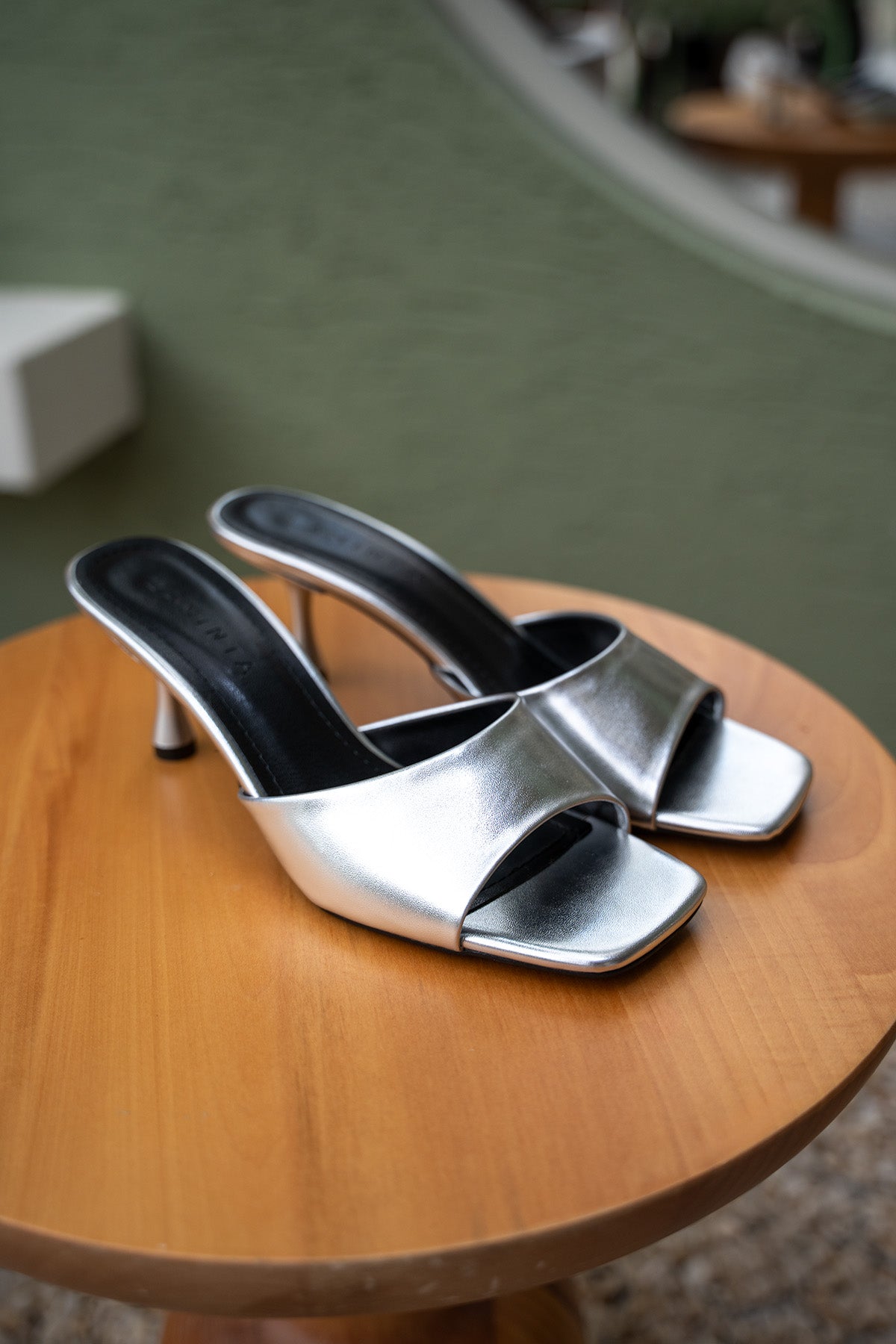 Perla Küt Burun Topuklu Terlik - Silver