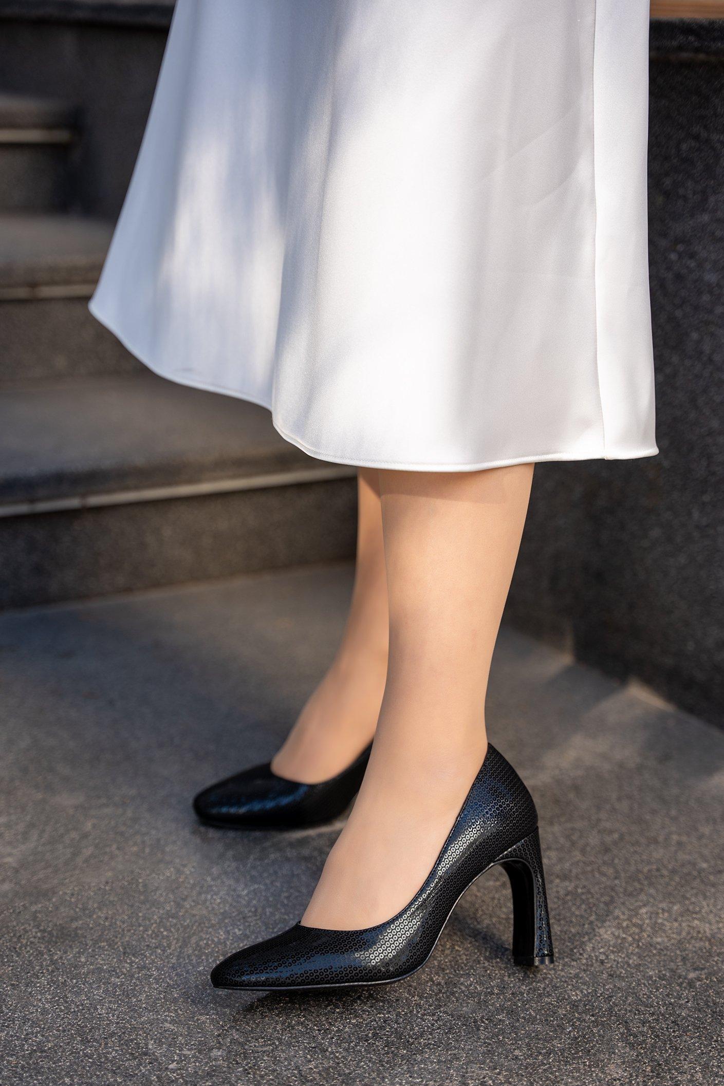 LİSSA PARLAK PAYET DETAYLI TOPUKLU AYAKKABI - SİYAH