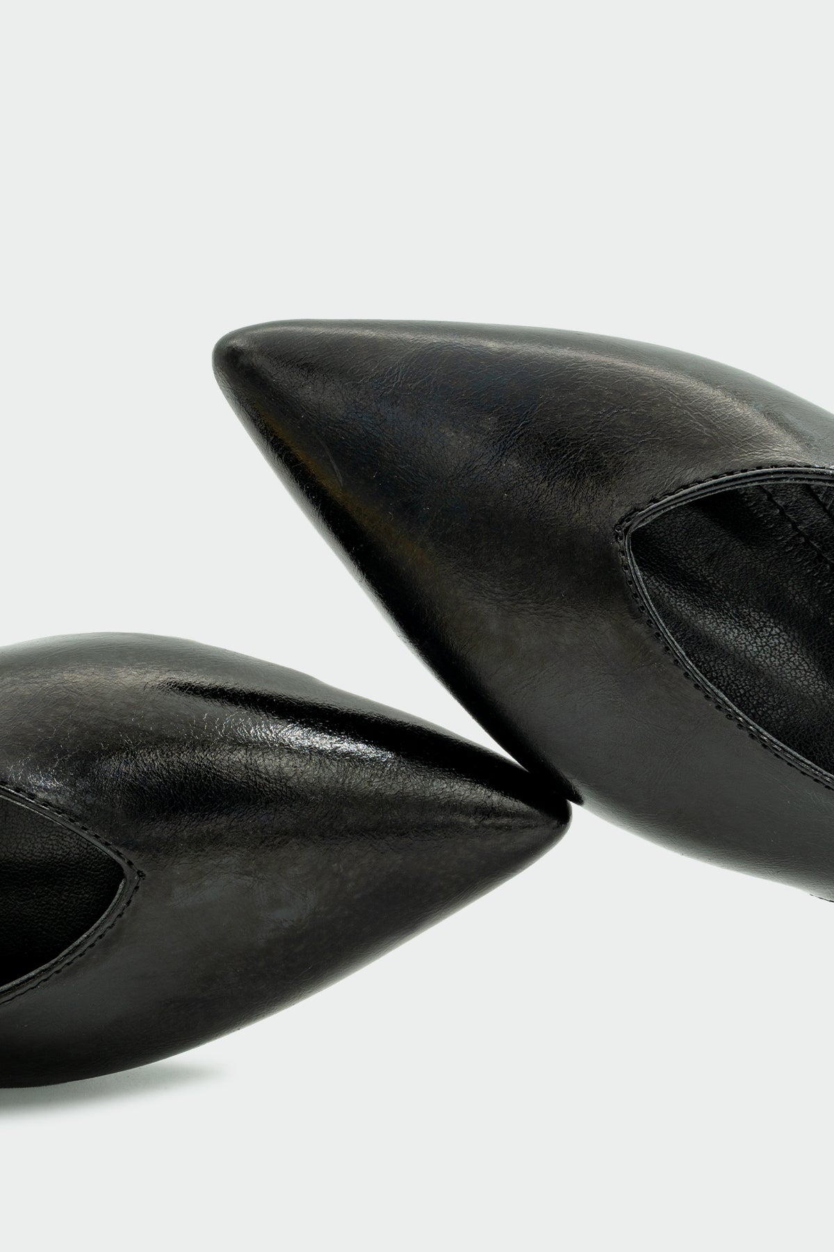 Onic Toka Detaylı Kadın Düz Babet - SİYAH