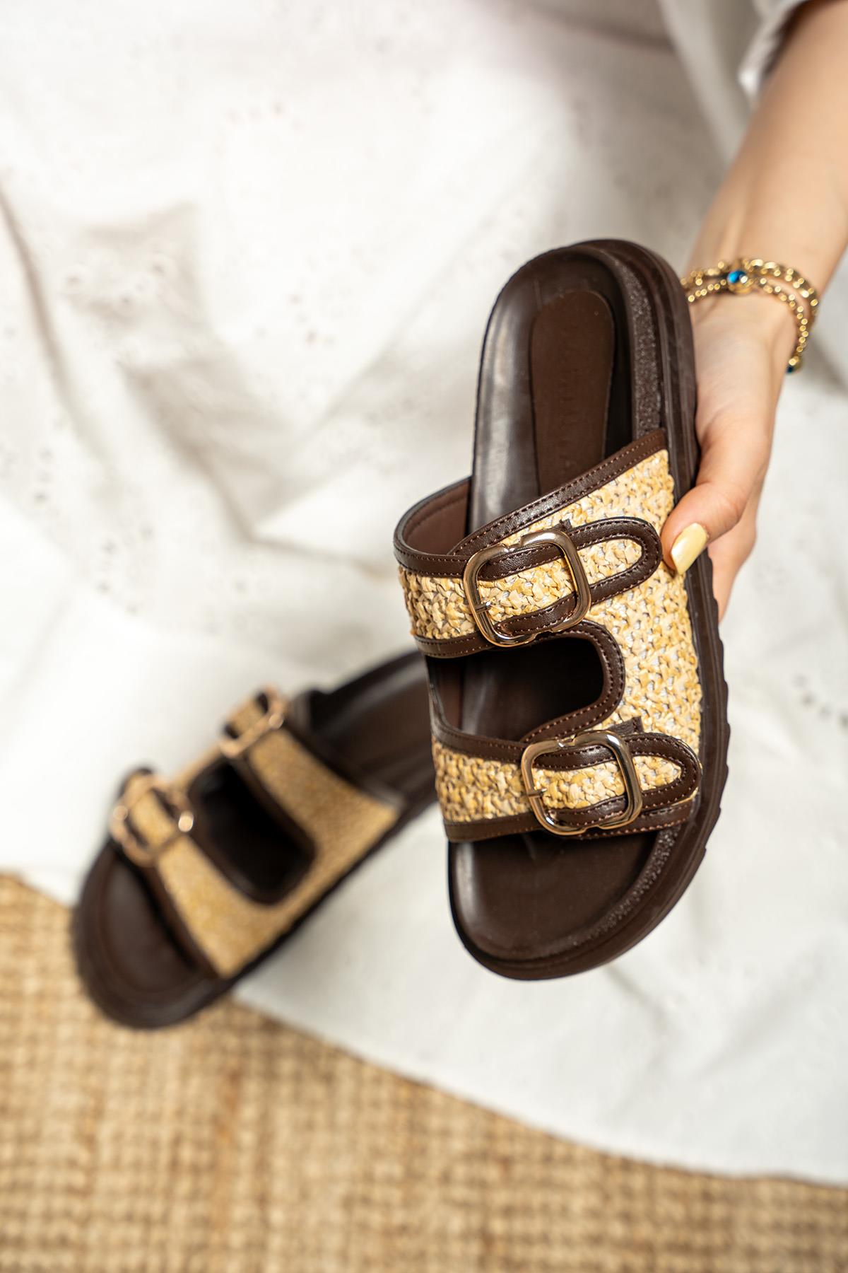 Bred Hasır Detaylı Tokalı Kalın Taban Terlik - ACI KAHVE