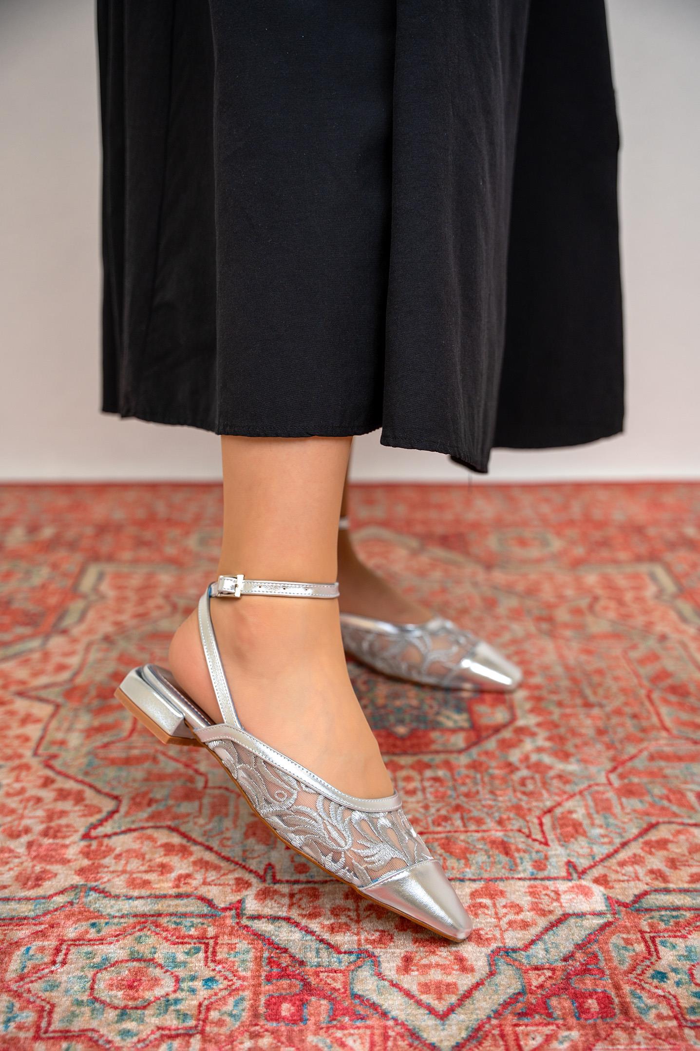 Dendy Nakış İşlemeli Babet - Silver