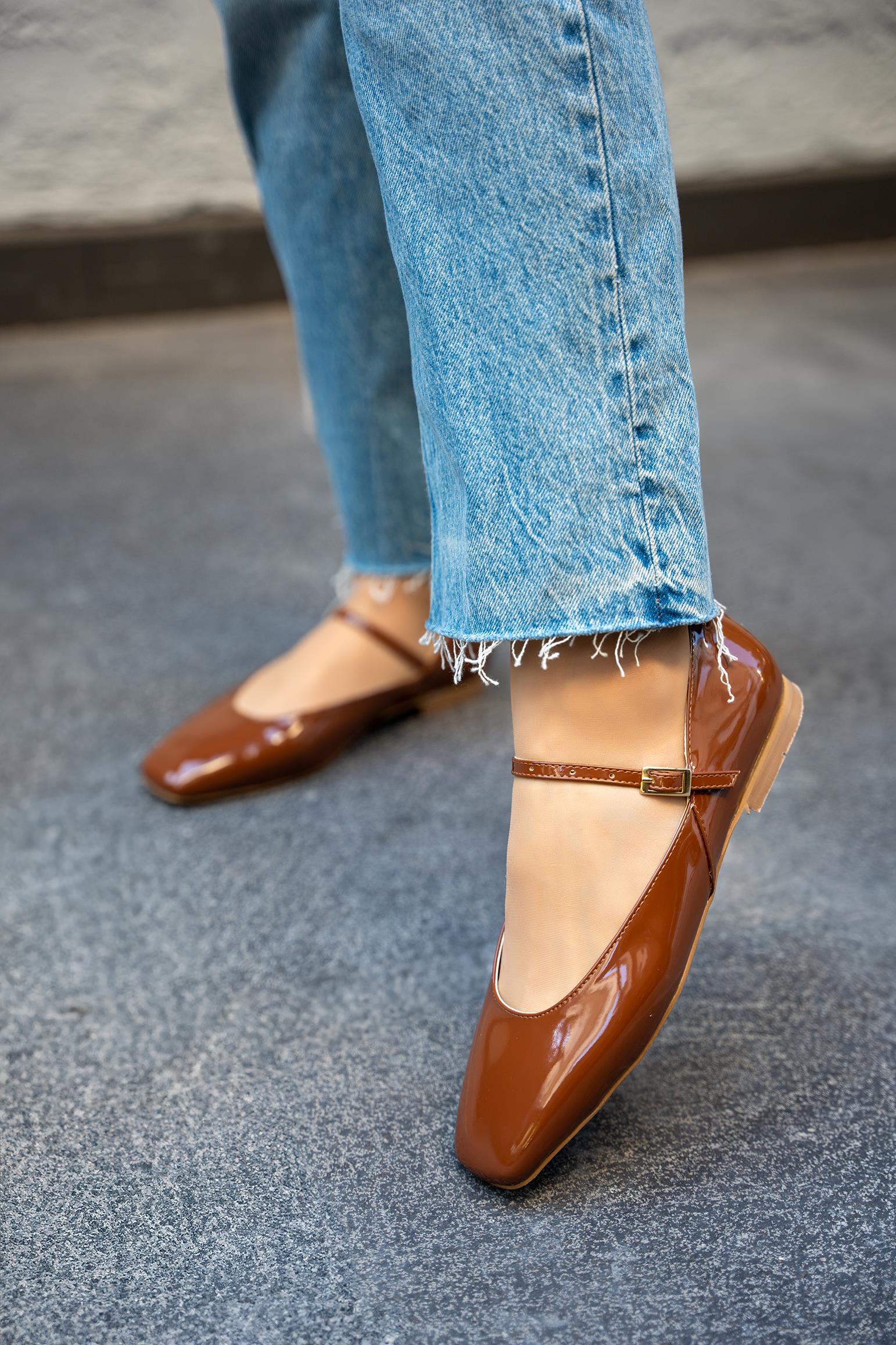 NANDO TOKA DETAYLI KADIN BABET - TABA RUGAN