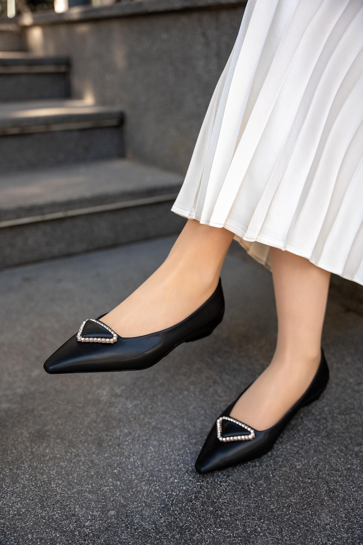 POLLY TAŞLI TOKA DETAYLI BABET - SİYAH