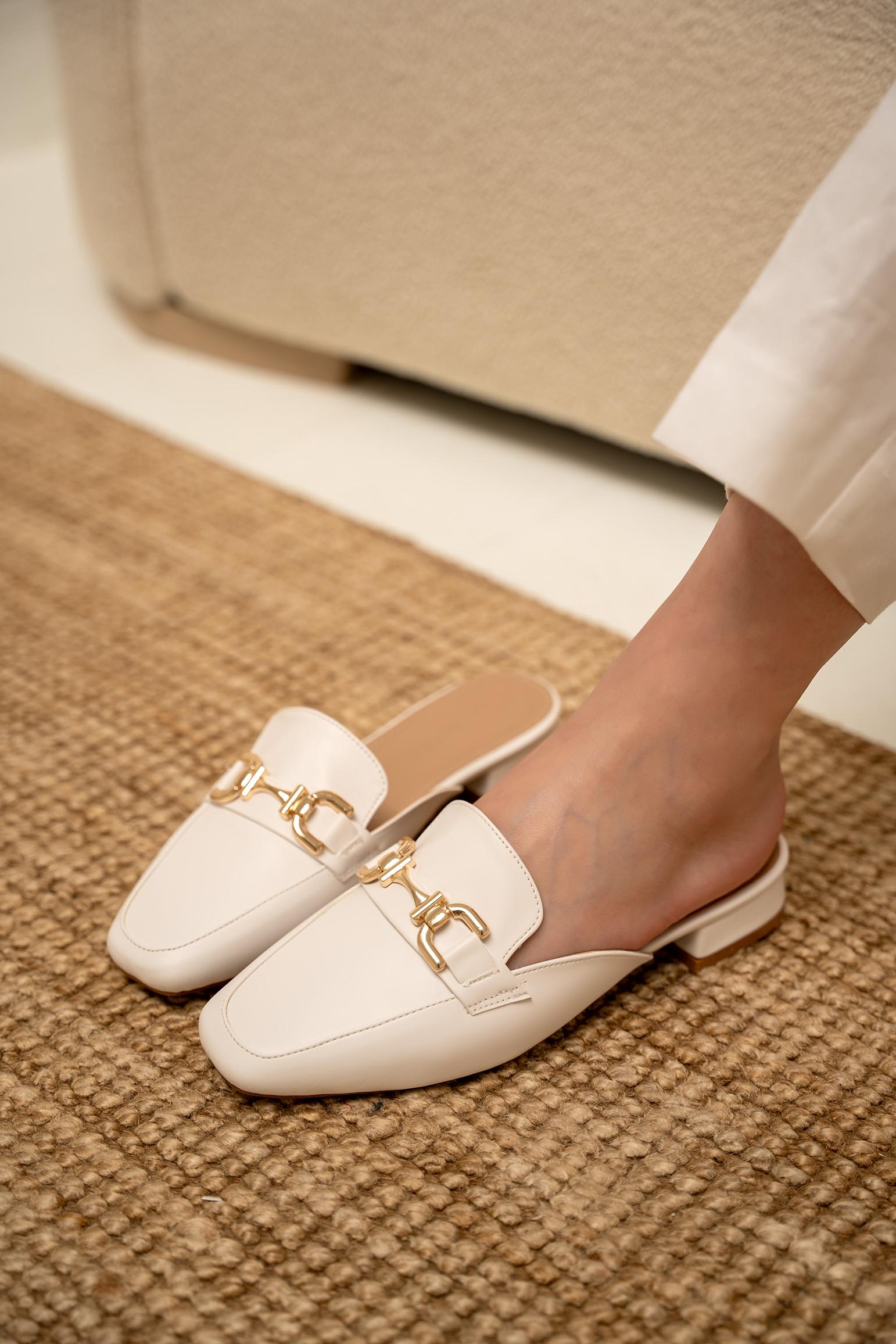 Sangi Toka Detaylı Terlik - BEYAZ