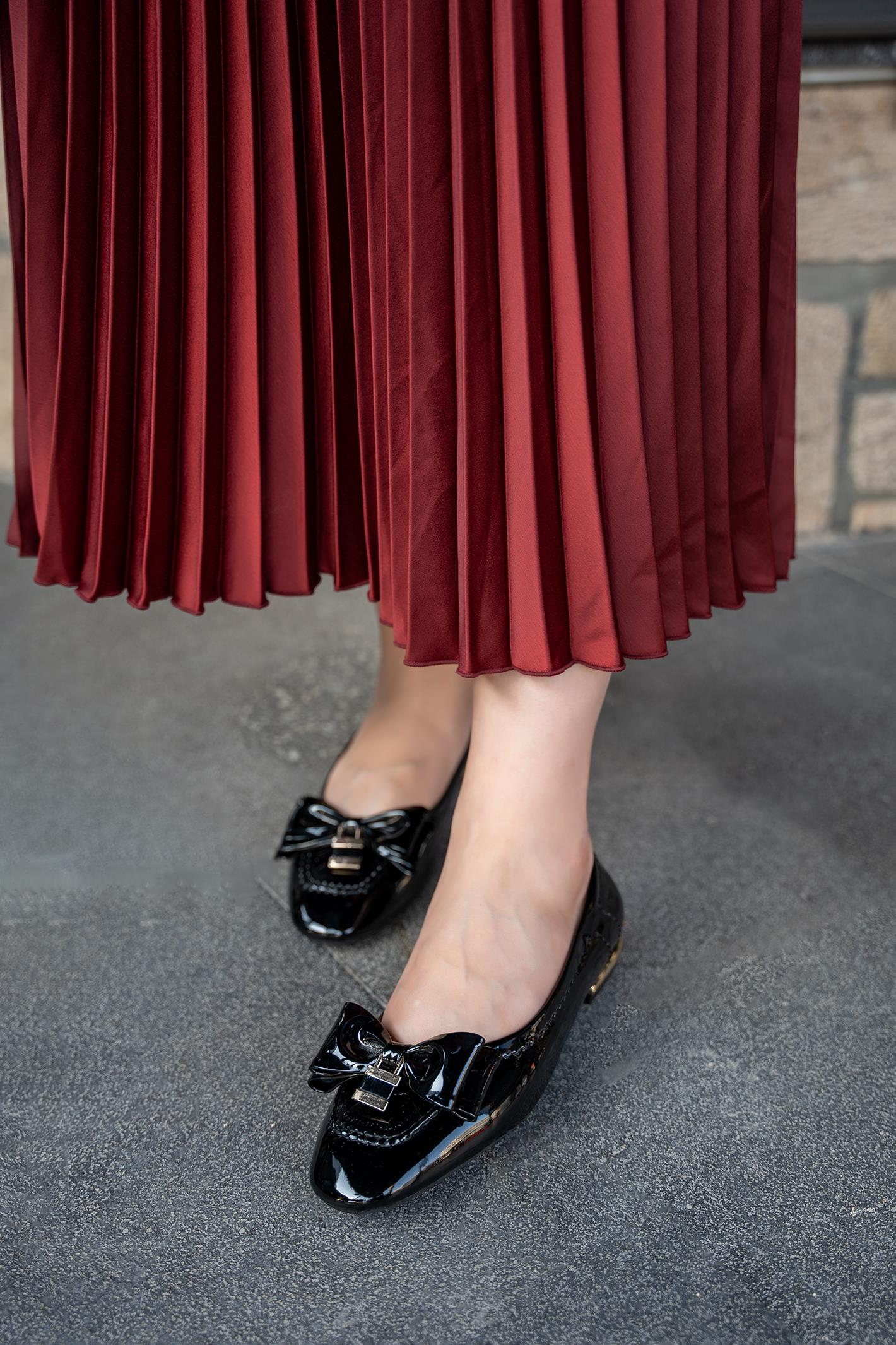 WADE FİYONKLU KİLİT DETAYLI KADIN BABET - SİYAH