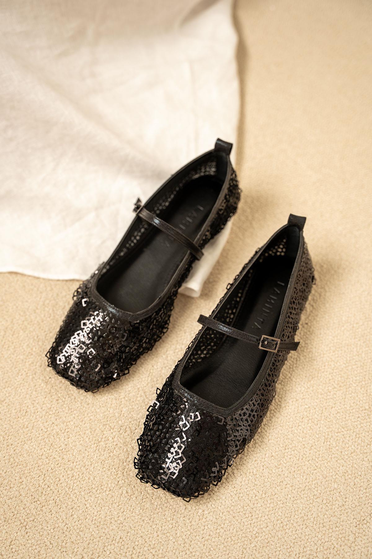 Honey Pullu Küt Burun Babet - SİYAH