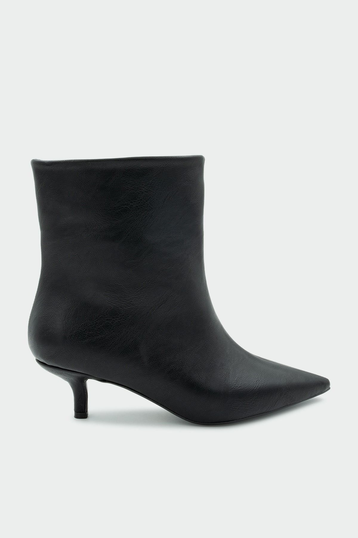 Saves Düz Dikiş Detaylı Kadın Bot - SİYAH