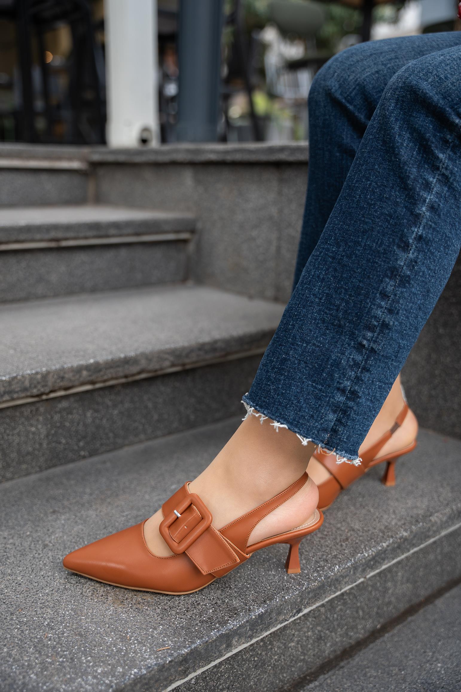 DOBY TOKA DETAYLI KADIN TOPUKLU AYAKKABI - TABA DERİ