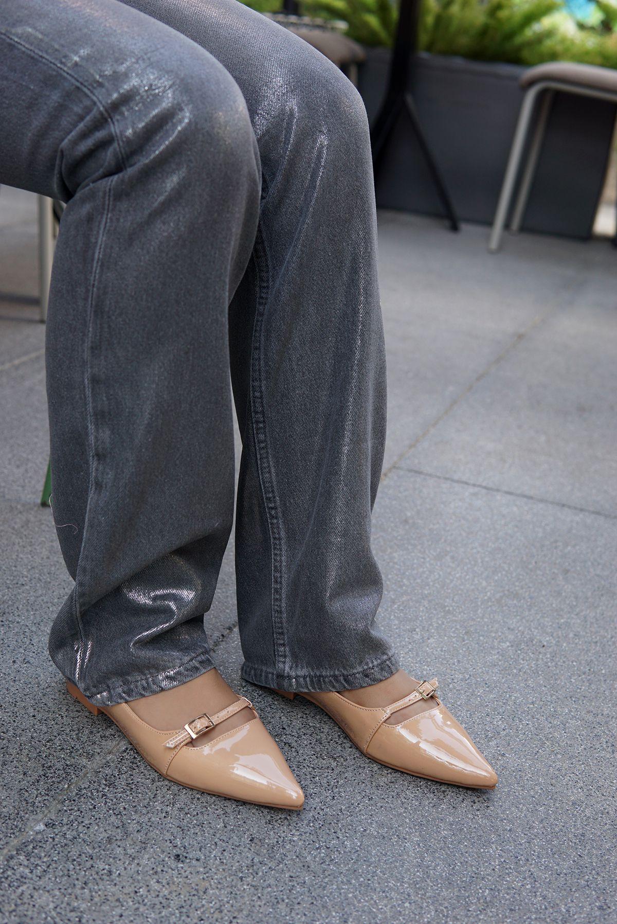 MONTİ SİVRİ BURUNLU TOKA DETAYLI BABET - TEN RUGAN