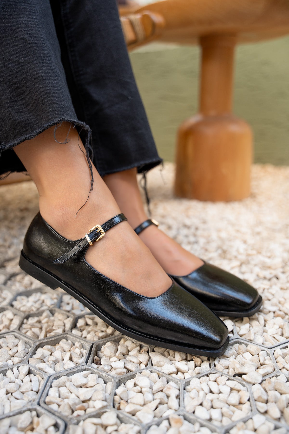 Flue Tokalı Düz Babet - SİYAH