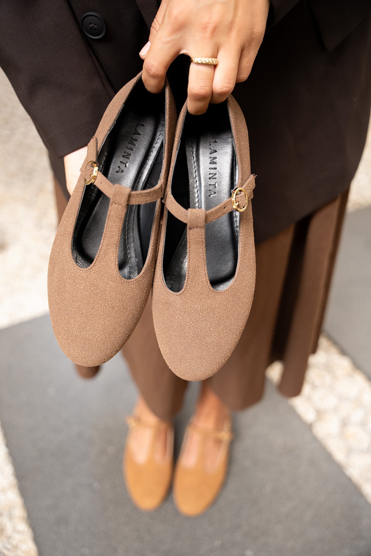 Judi Şerit Detaylı Babet - AcıKahve Süet