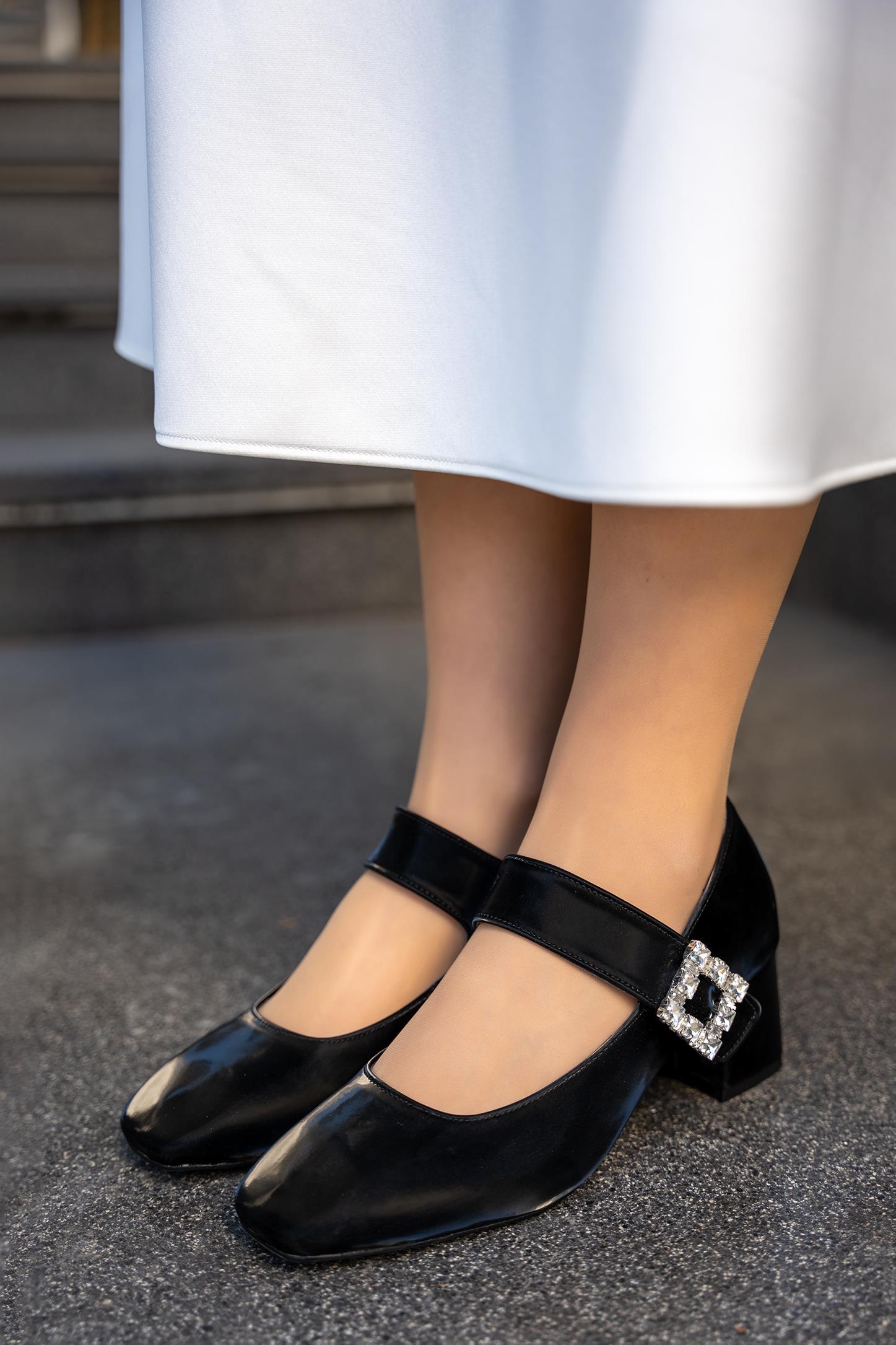 WİNE TAŞLI TOKA DETAYLI KADIN TOPUKLU AYAKKABI - SİYAH