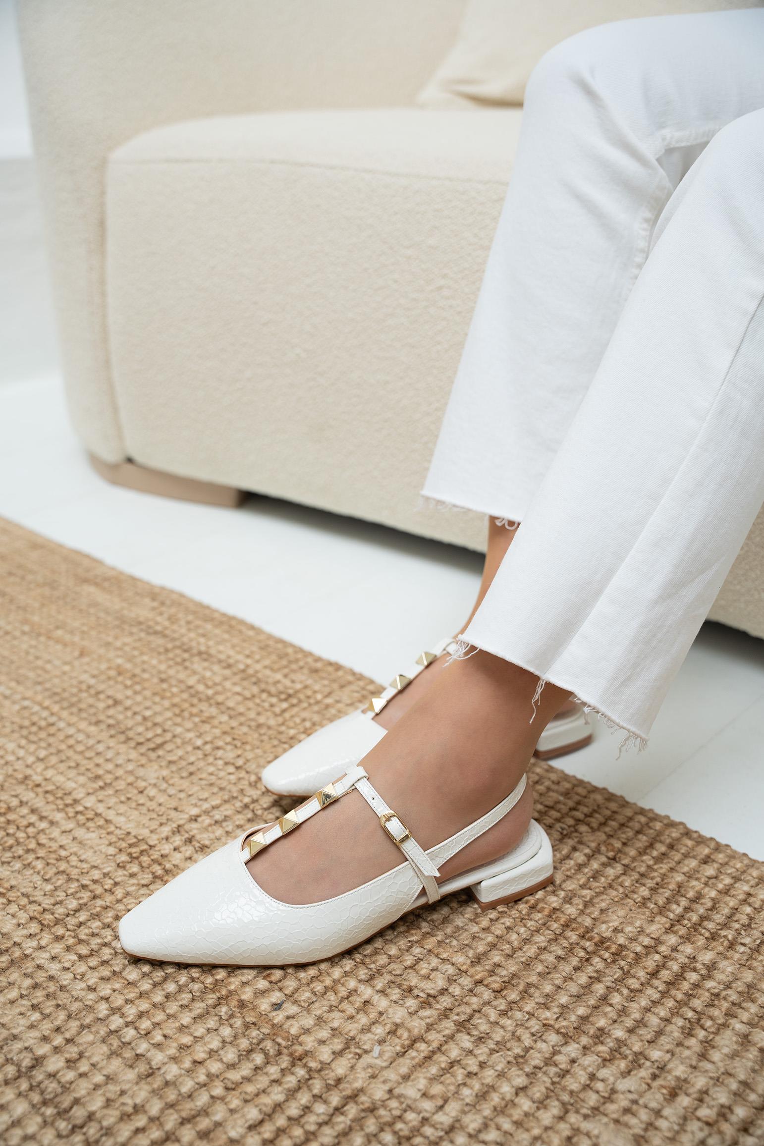 Moza Zımba Detaylı Babet - BEYAZ