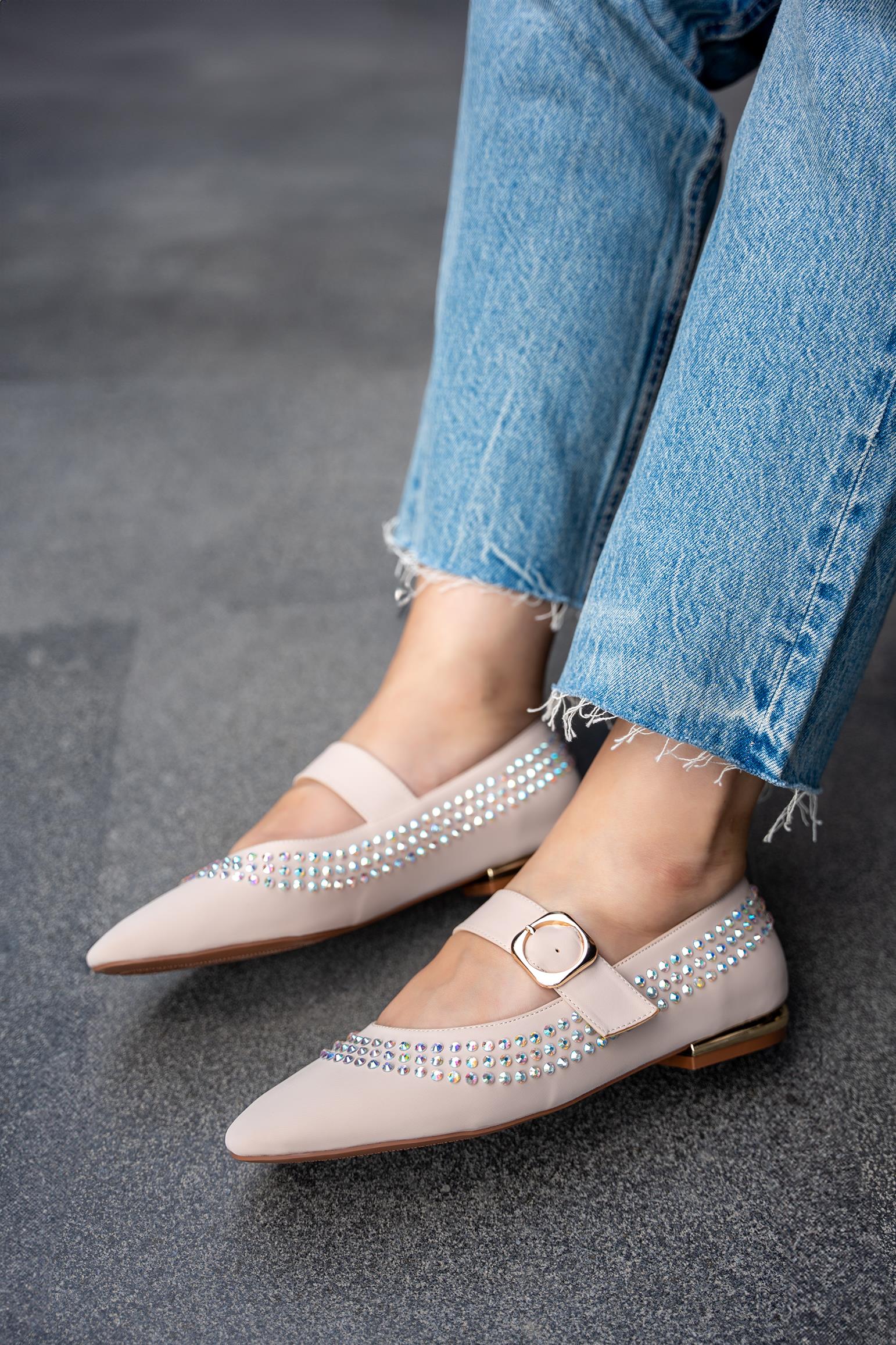 KİNO TAŞ DETAYLI TOKALI KADIN BABET - BEJ