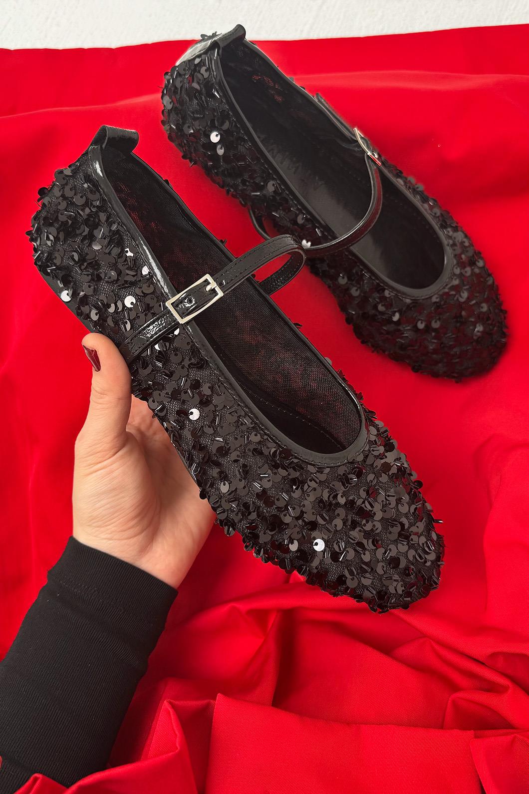 Kitty Pul Detaylı Tokalı Babet - SİYAH