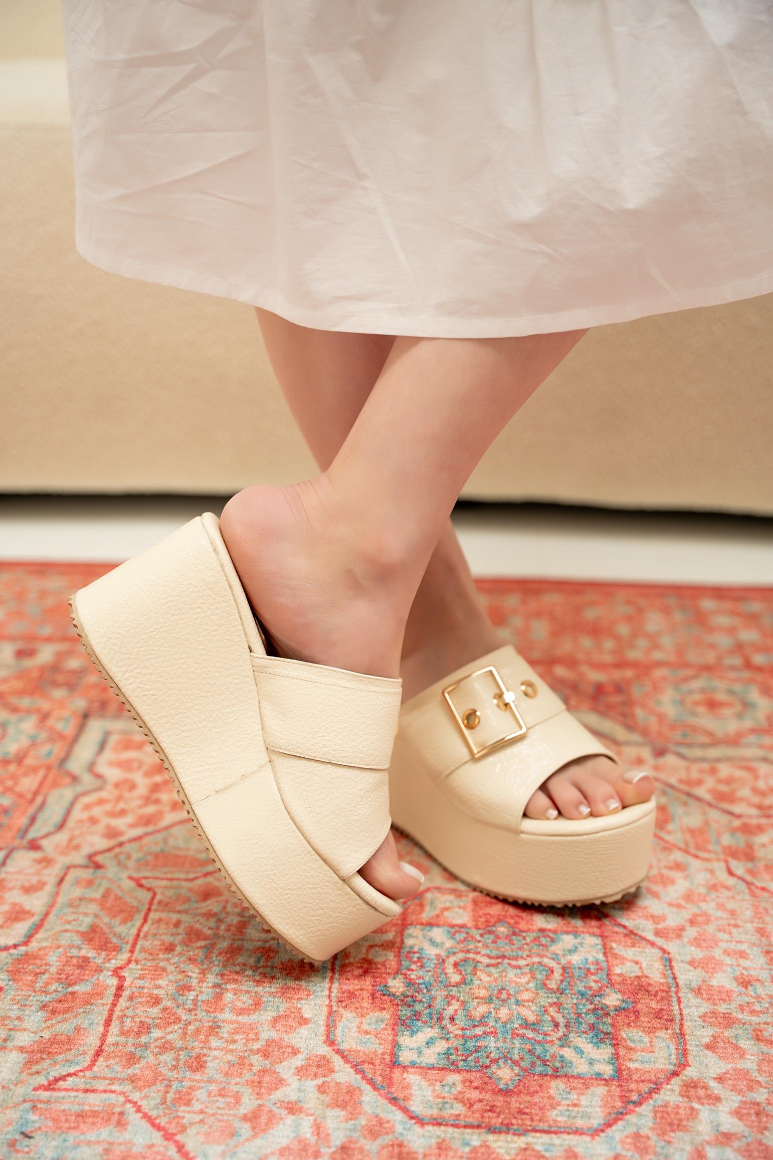 Beatrix Tokalı Detaylı Platform Terlik - EKRU