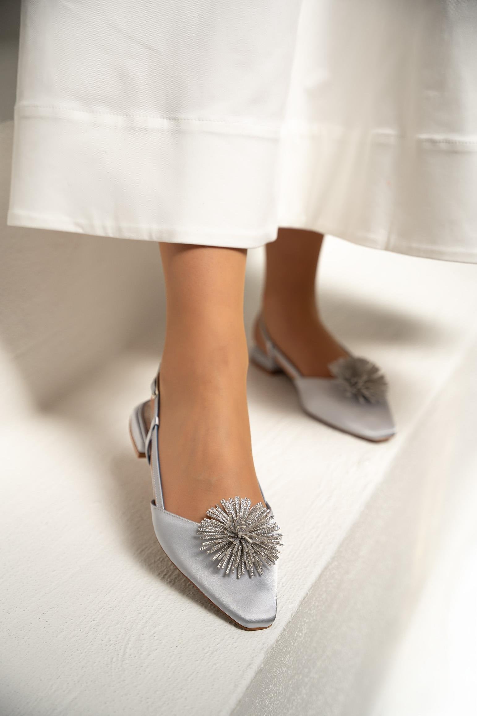 Riva Taşlı Püsküllü Babet - GRİ SATEN