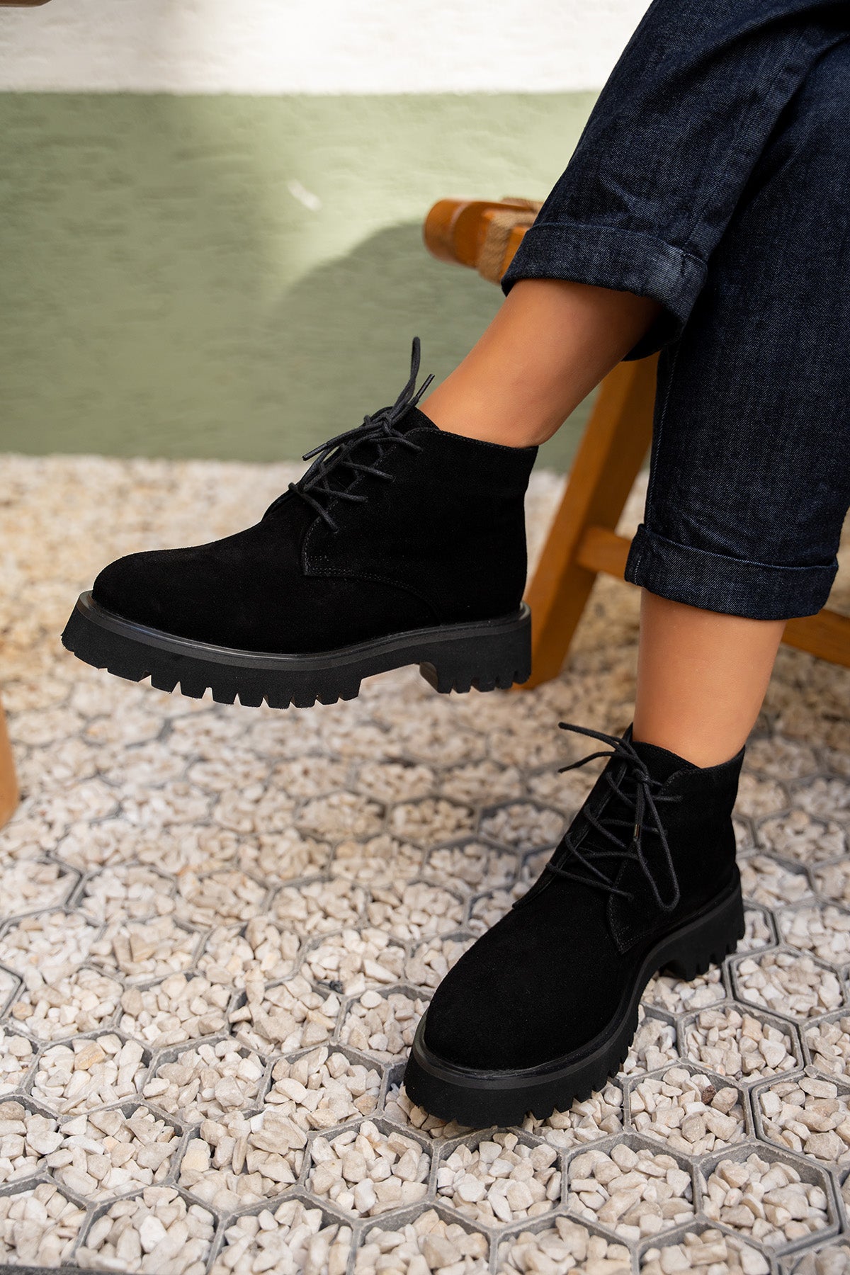 Plato Bağcıklı Kısa Bot - SİYAH SÜET