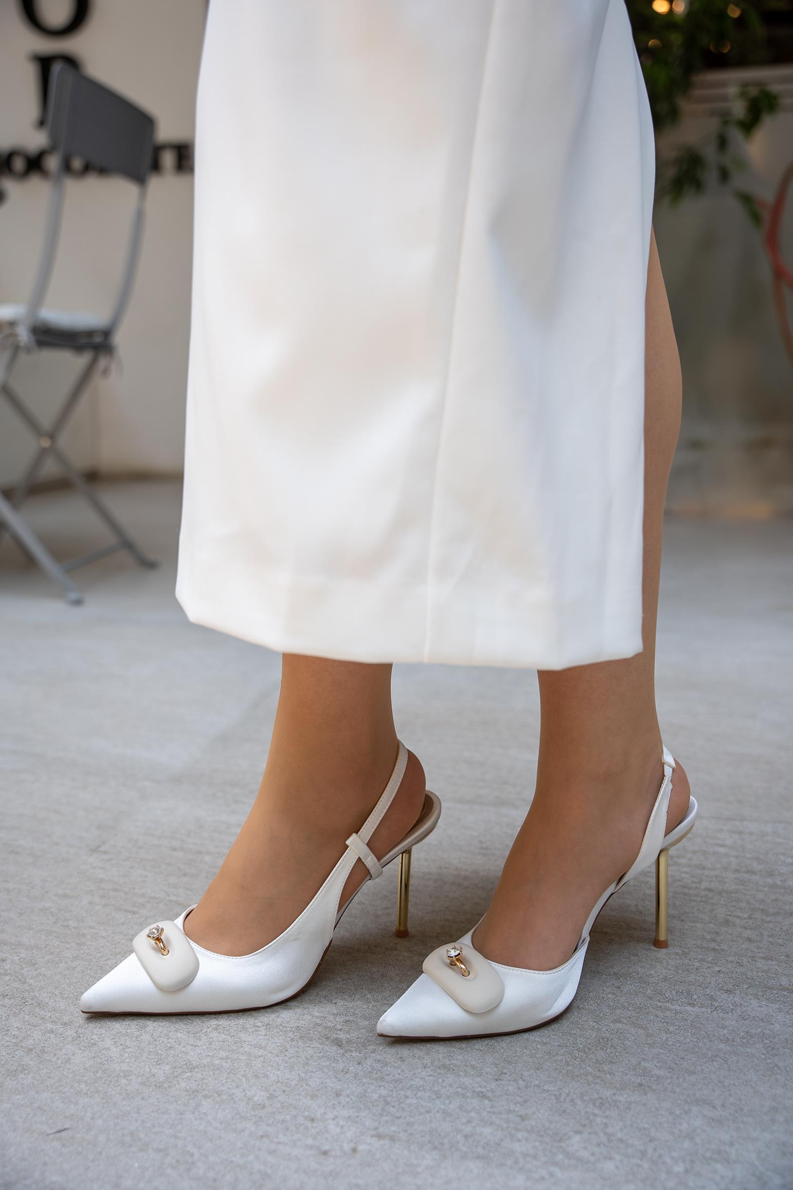 CLODİA YÜZÜK DETAYLI TOPUKLU AYAKKABI - BEYAZ