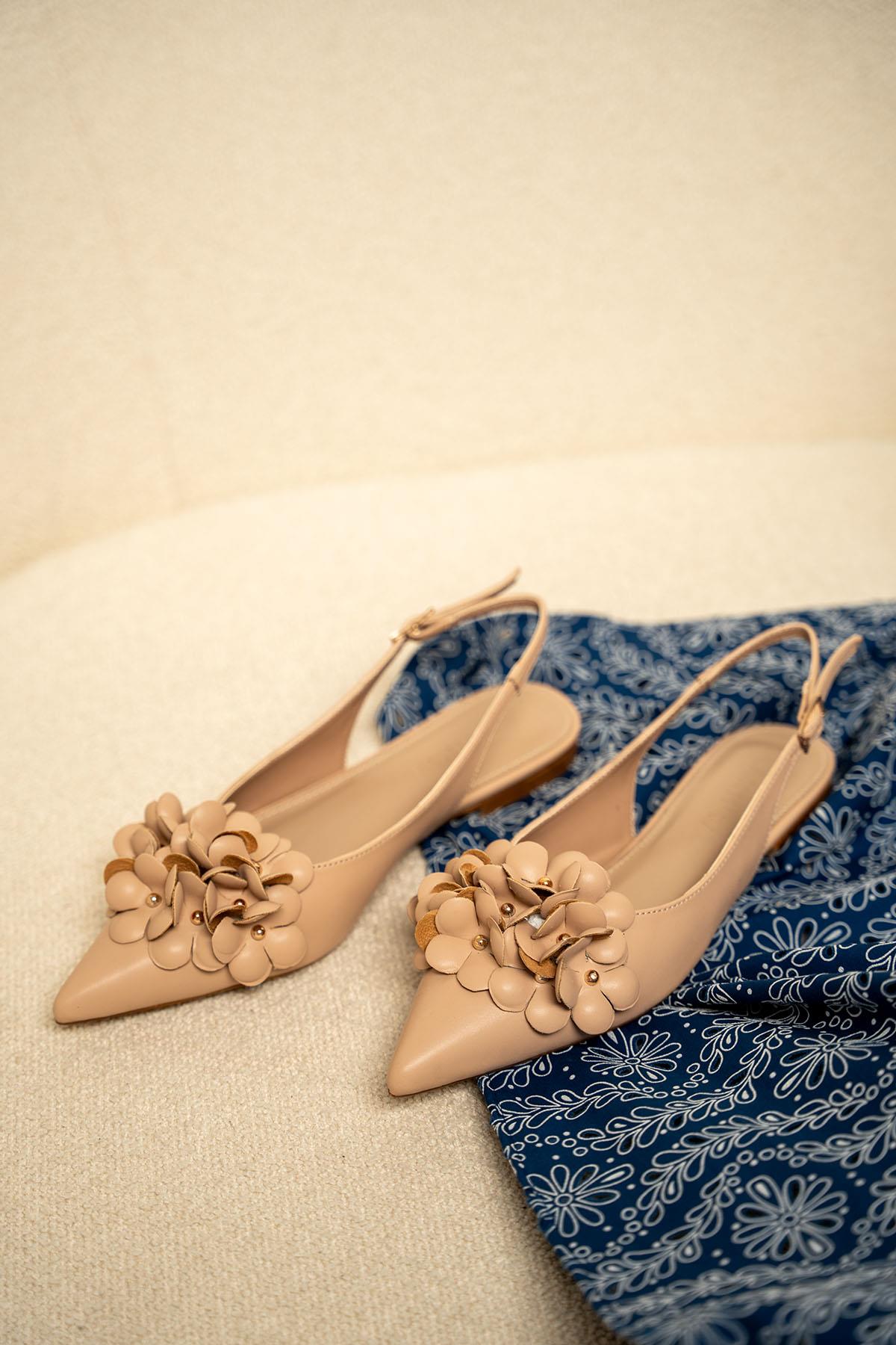 Alexa Çiçek Detaylı Babet - NUDE