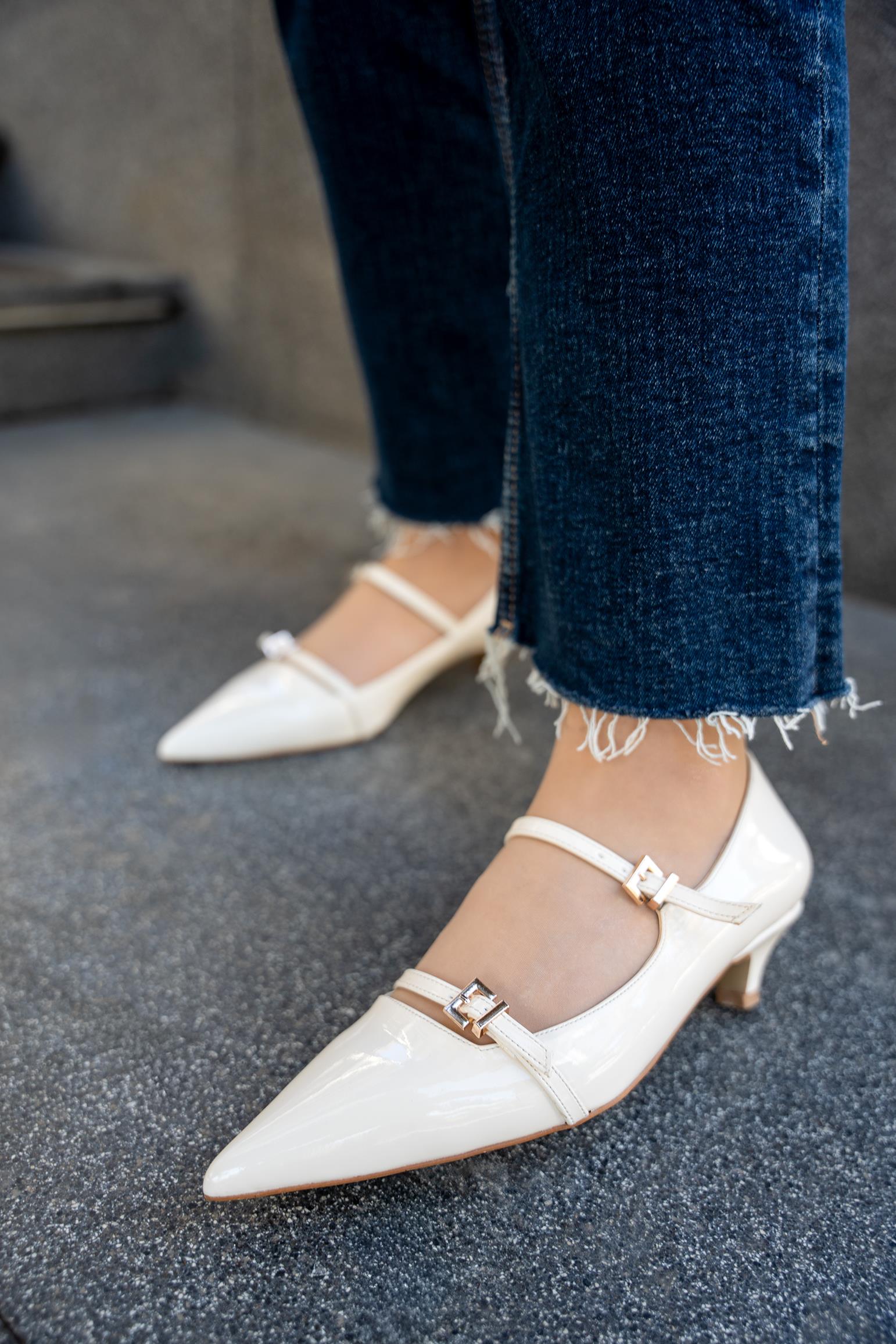 MOSCOW TOKA DETAYLI KADIN TOPUKLU AYAKKABI - EKRU RUGAN