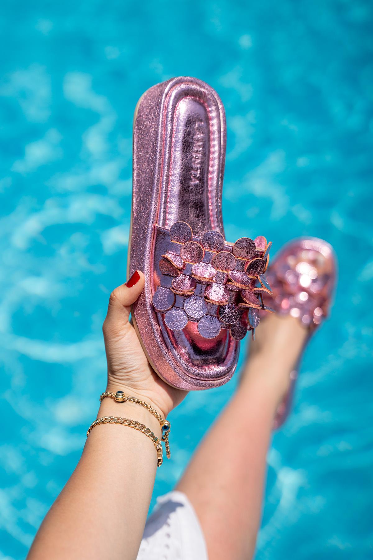 MANJE PÜSKÜL DETAYLI KALIN TABANLI TERLİK - PEMBE