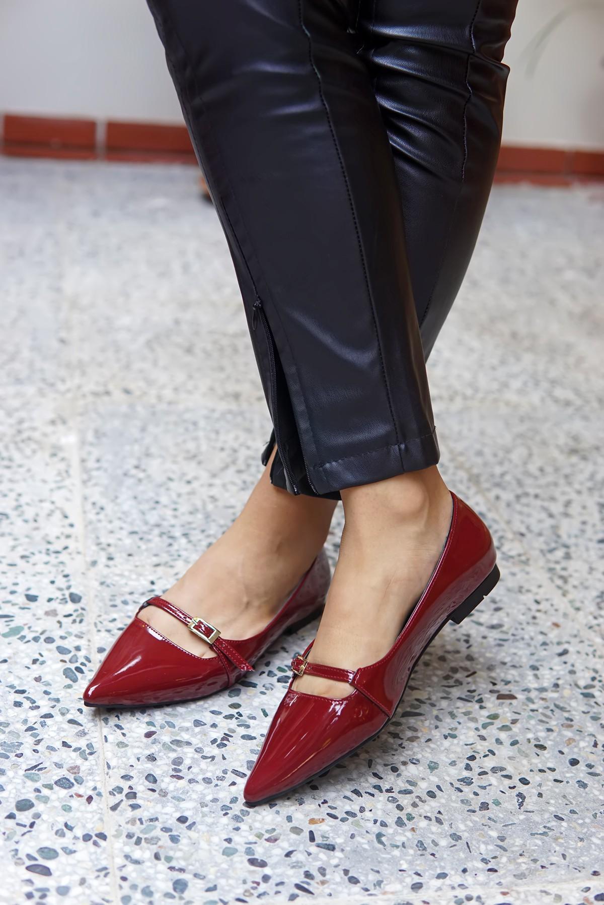 MONTİ SİVRİ BURUNLU TOKA DETAYLI BABET - BORDO