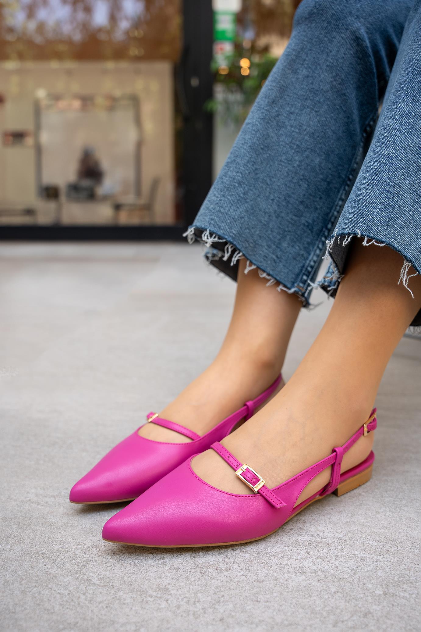 SEZZA SİVRİ BURUN TOKA DETAYLI BABET - FUŞYA