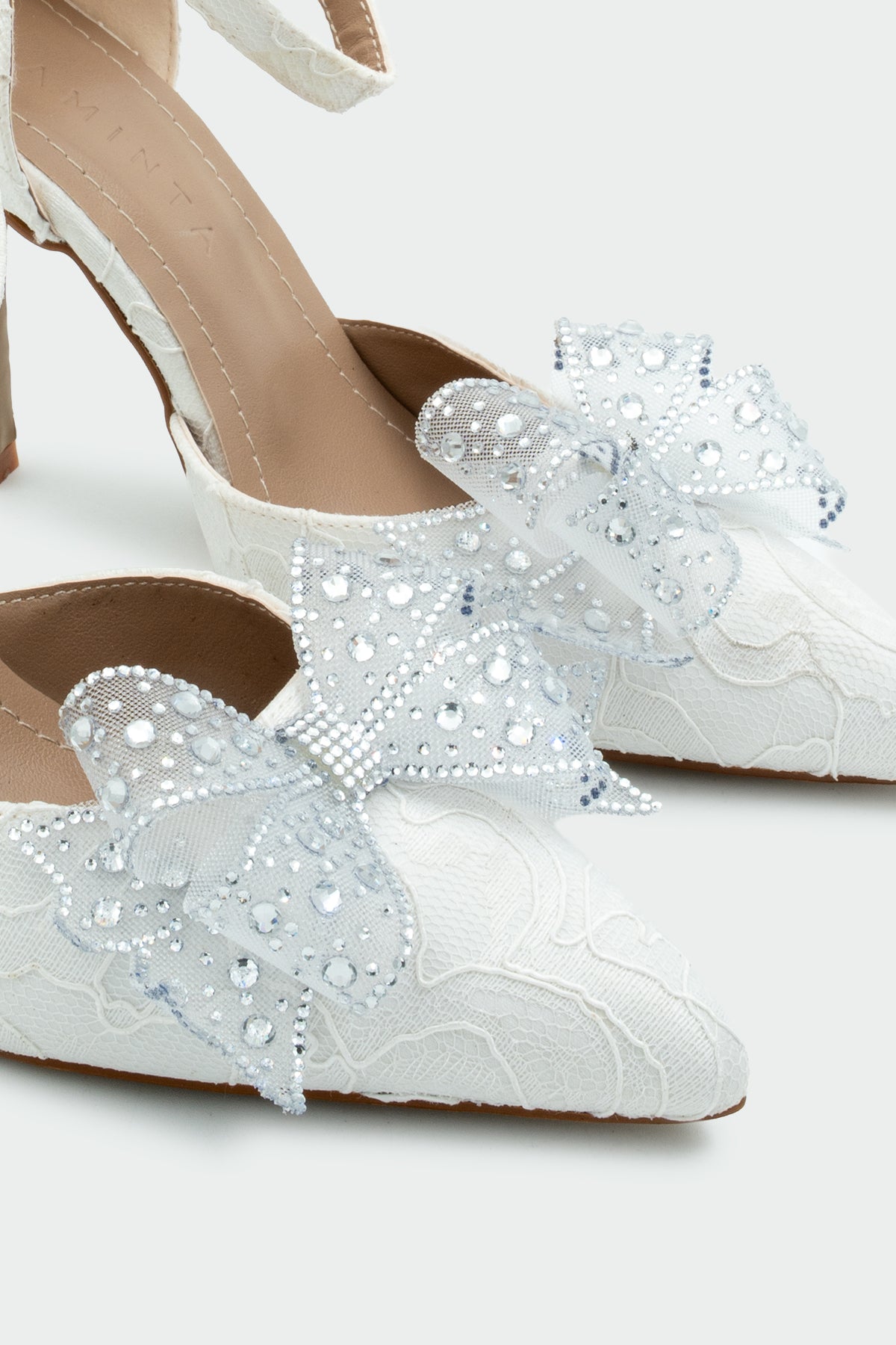 Rodop Taşlı Fiyonk Detaylı Kadın Topuklu Ayakkabı - BEYAZ