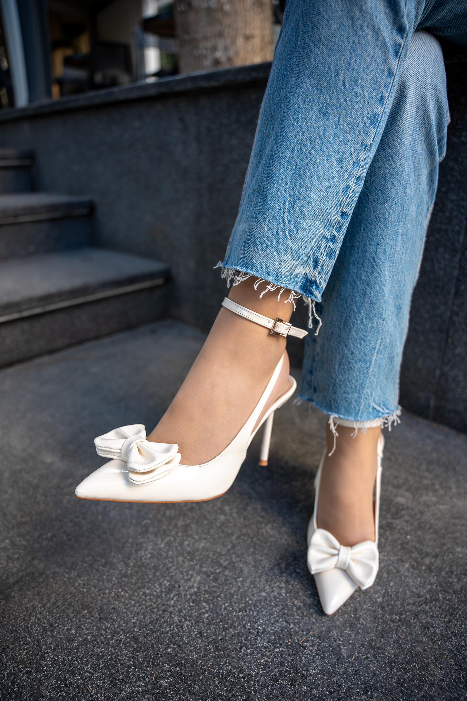 MODY FİYONK DETAYLI TOKALI KADIN TOPUKLU AYAKKABI - EKRU RUGAN