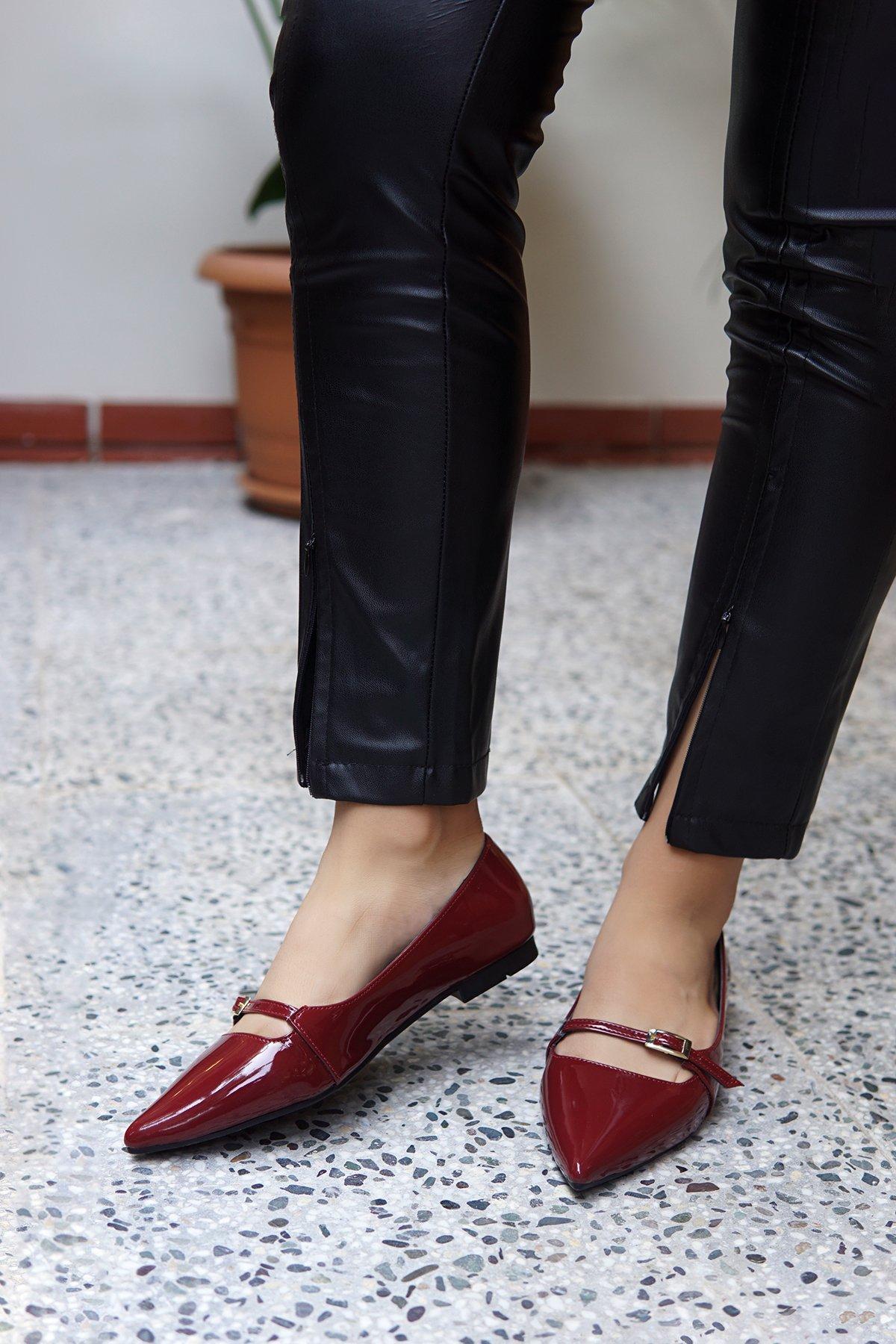 MONTİ SİVRİ BURUNLU TOKA DETAYLI BABET - BORDO