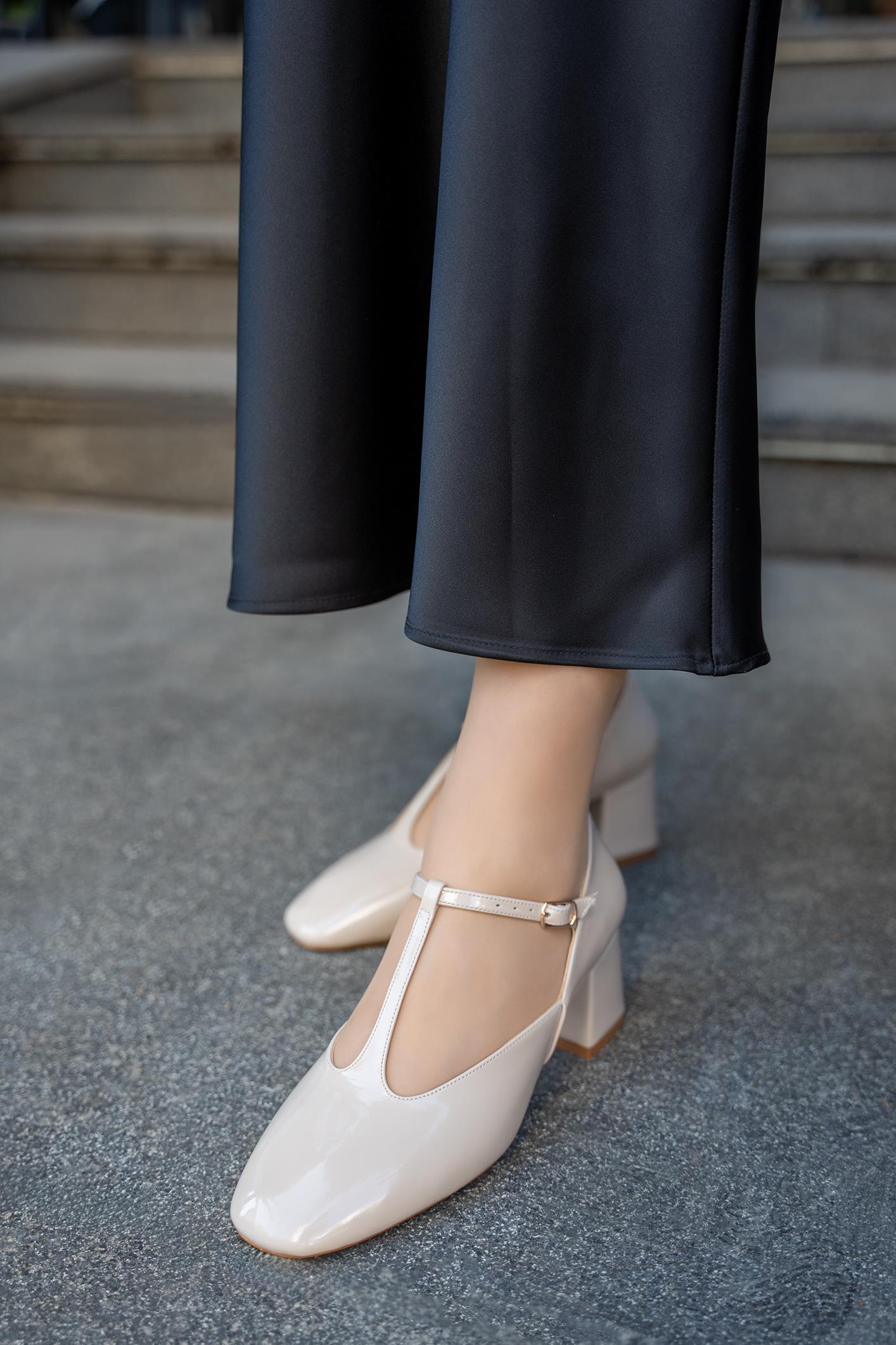 SUAREZ ŞERİT DETAYLI KADIN VİNTAGE TOPUKLU AYAKKABI - NUDE RUGAN