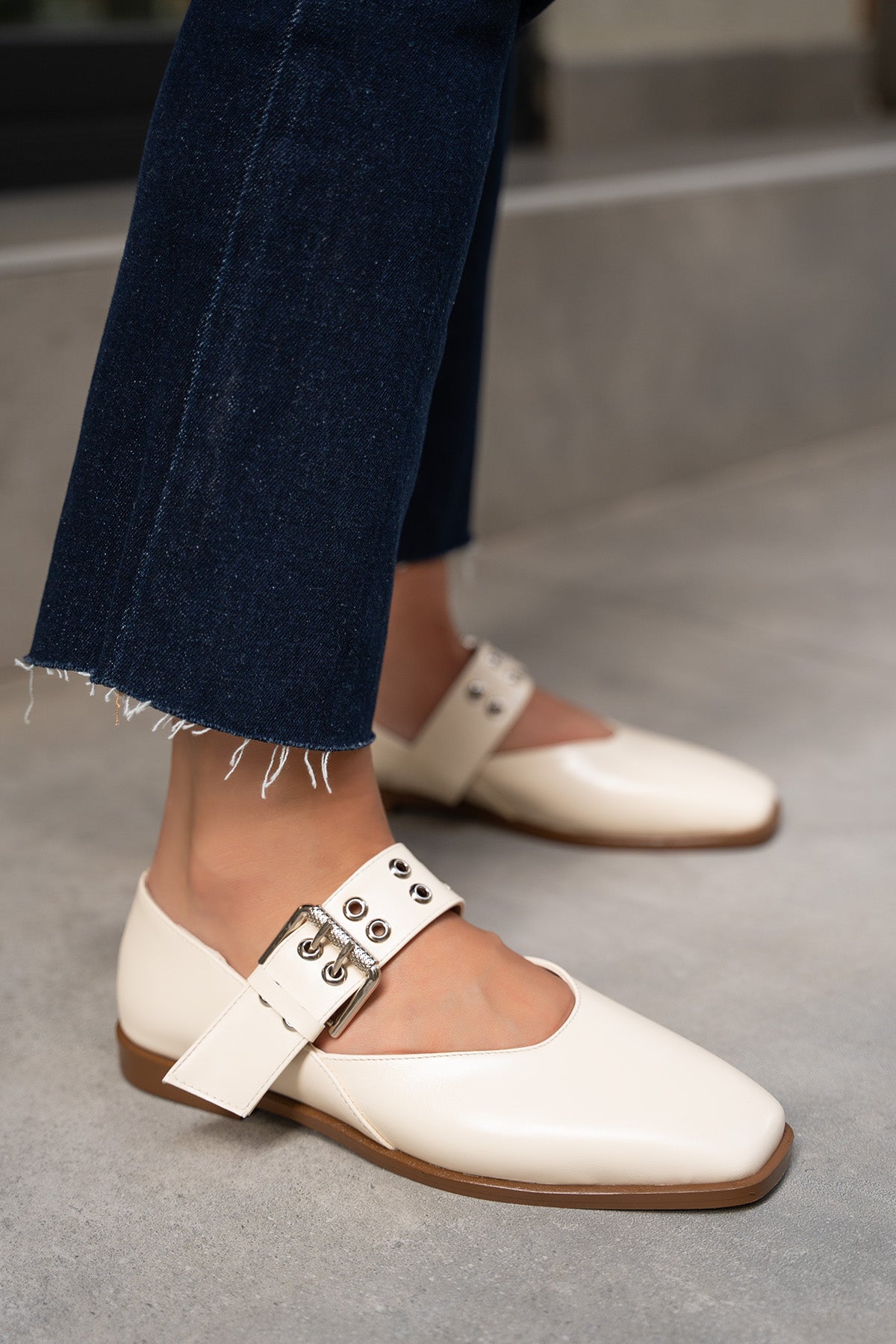 Jewel Kemer Detaylı Babet - EKRU