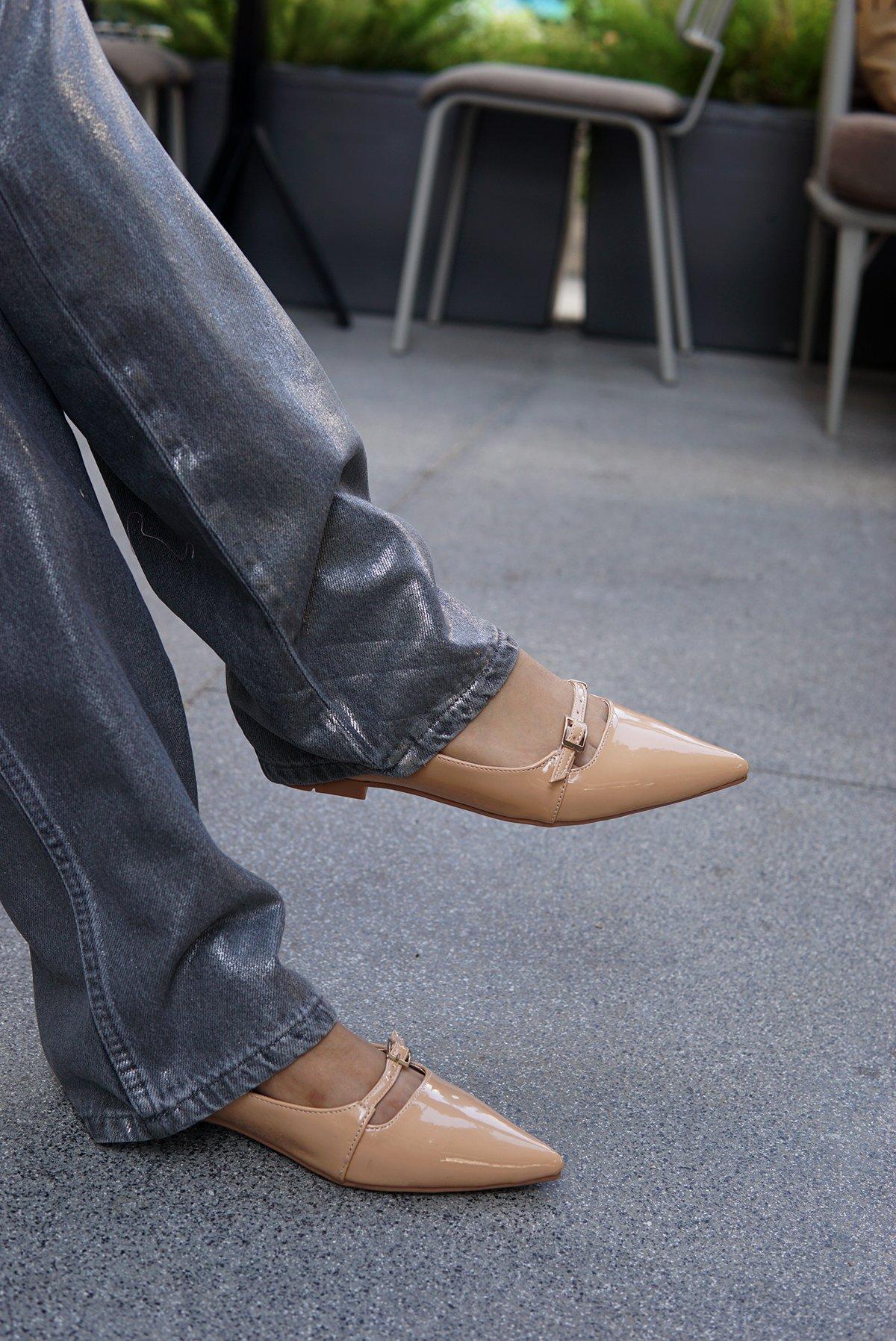 MONTİ SİVRİ BURUNLU TOKA DETAYLI BABET - TEN RUGAN