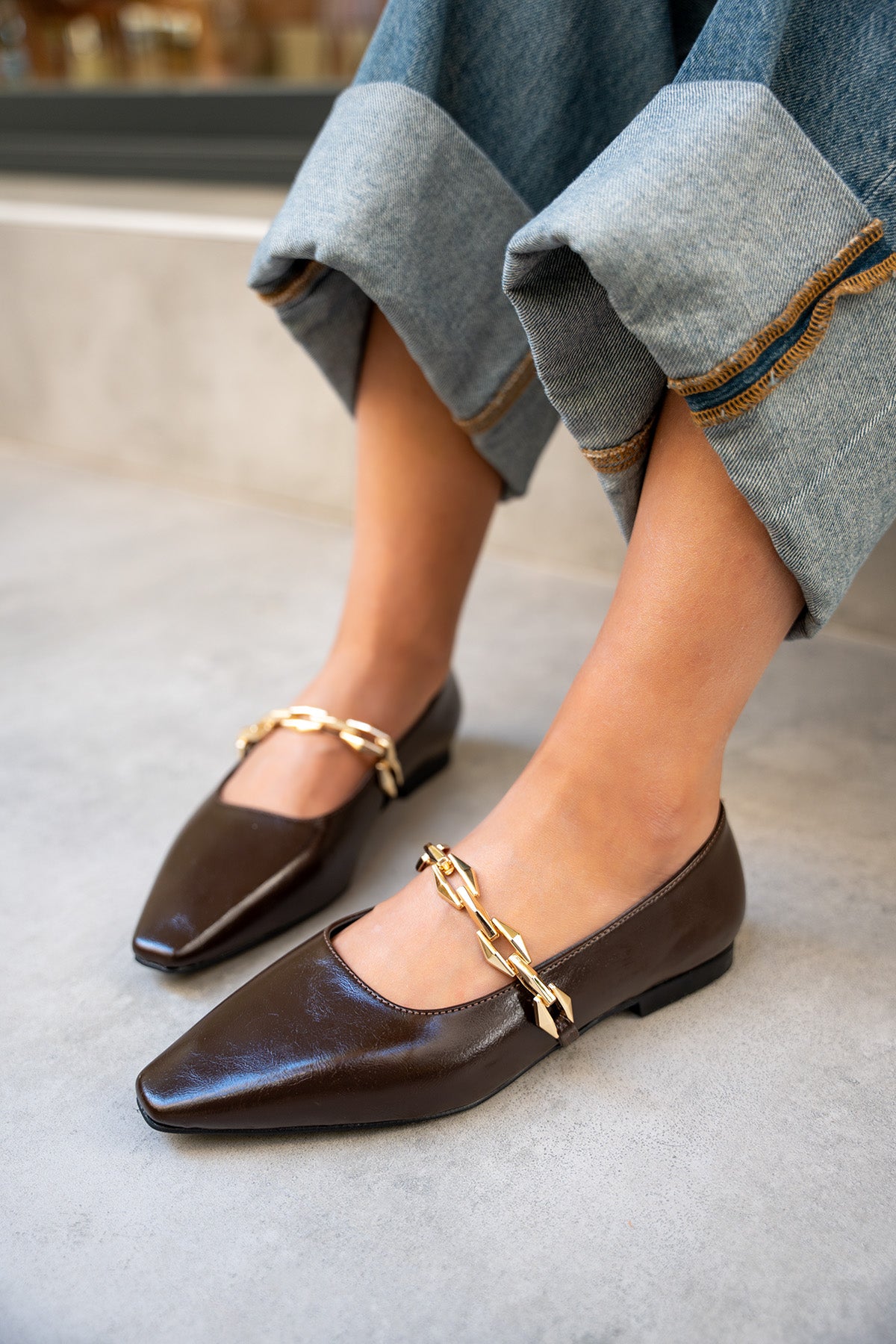 Dennis Zincir Detaylı Düz Babet - Acıkahve Rugan