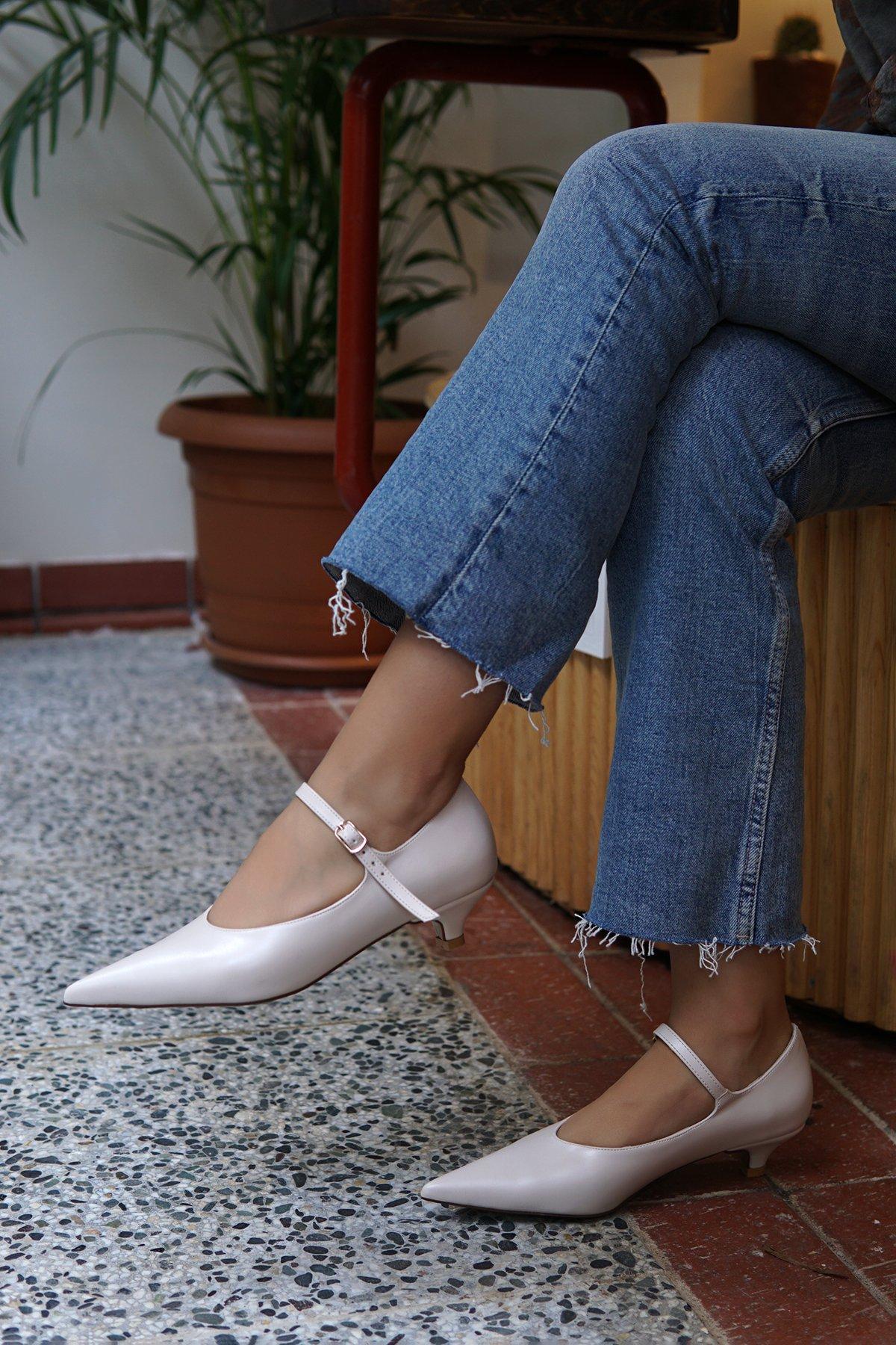 ARİNA SİVRİ BURUNLU TOPUKLU AYAKKABI - BEJ