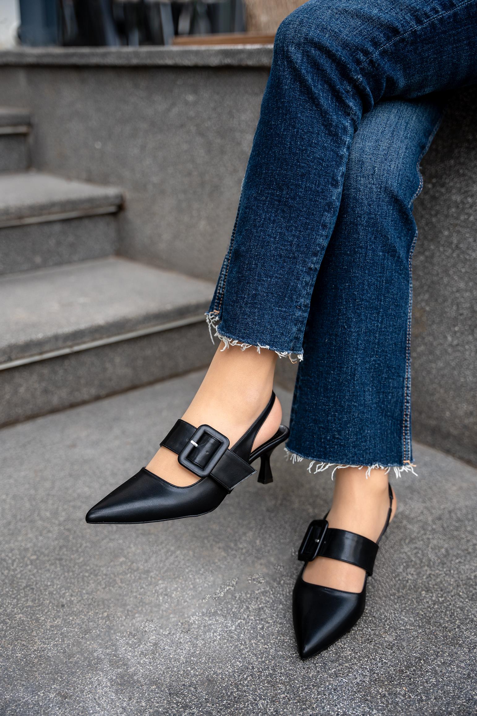 DOBY TOKA DETAYLI KADIN TOPUKLU AYAKKABI - SİYAH DERİ