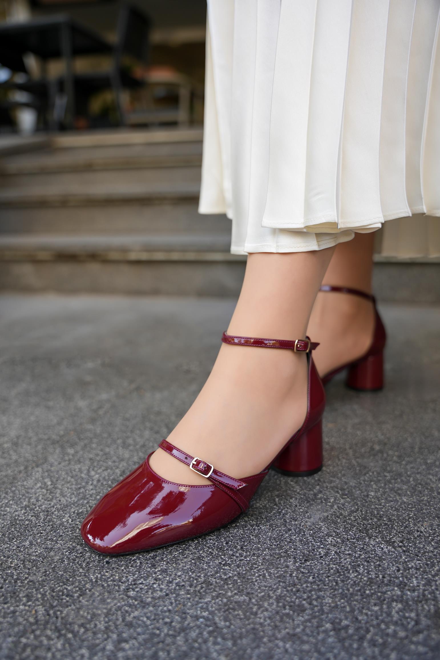 SAİGO ÇİFT TOKA DETAYLI KALIN TOPUKLU AYAKKABI - BORDO RUGAN